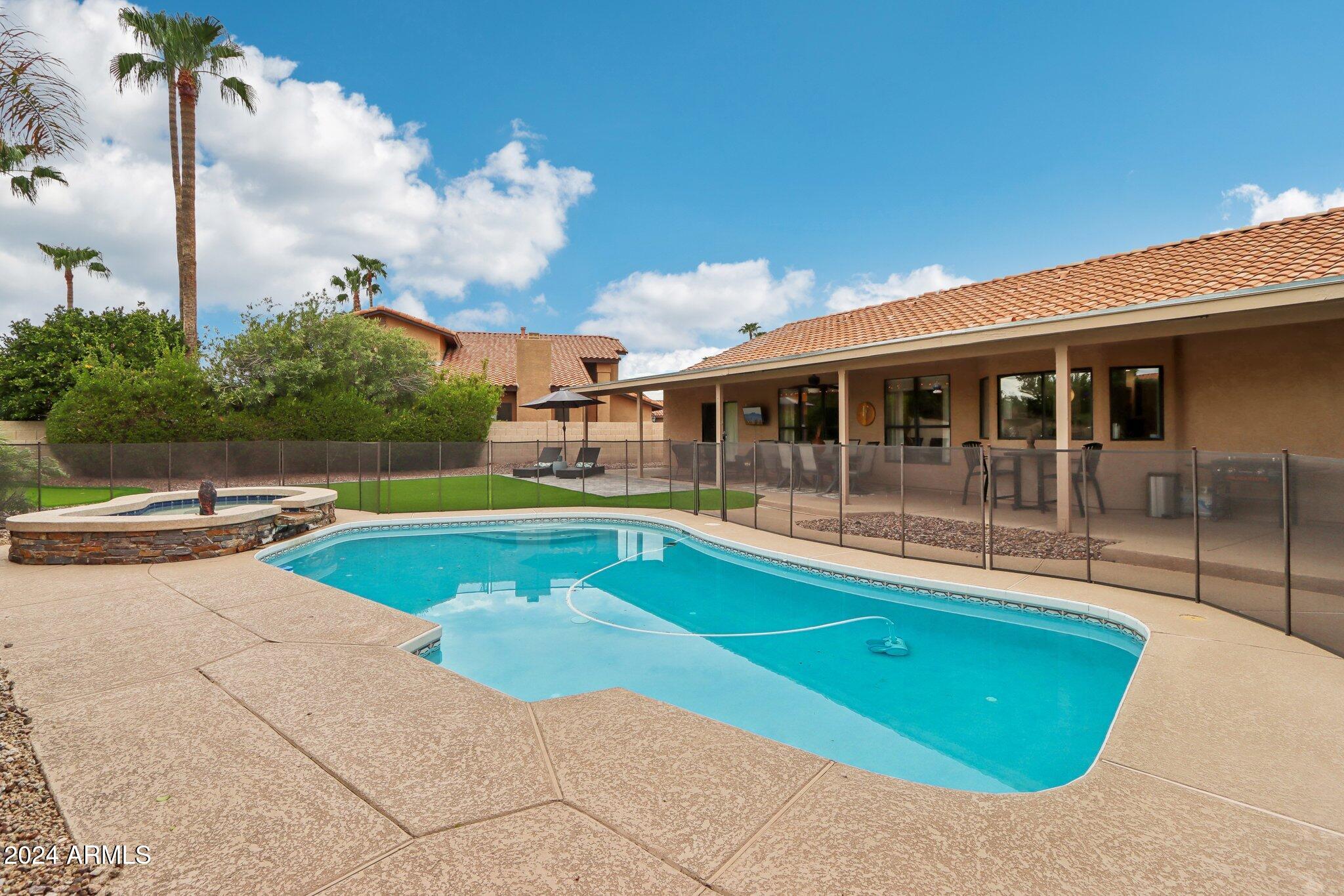 5335 E MICHELLE Drive