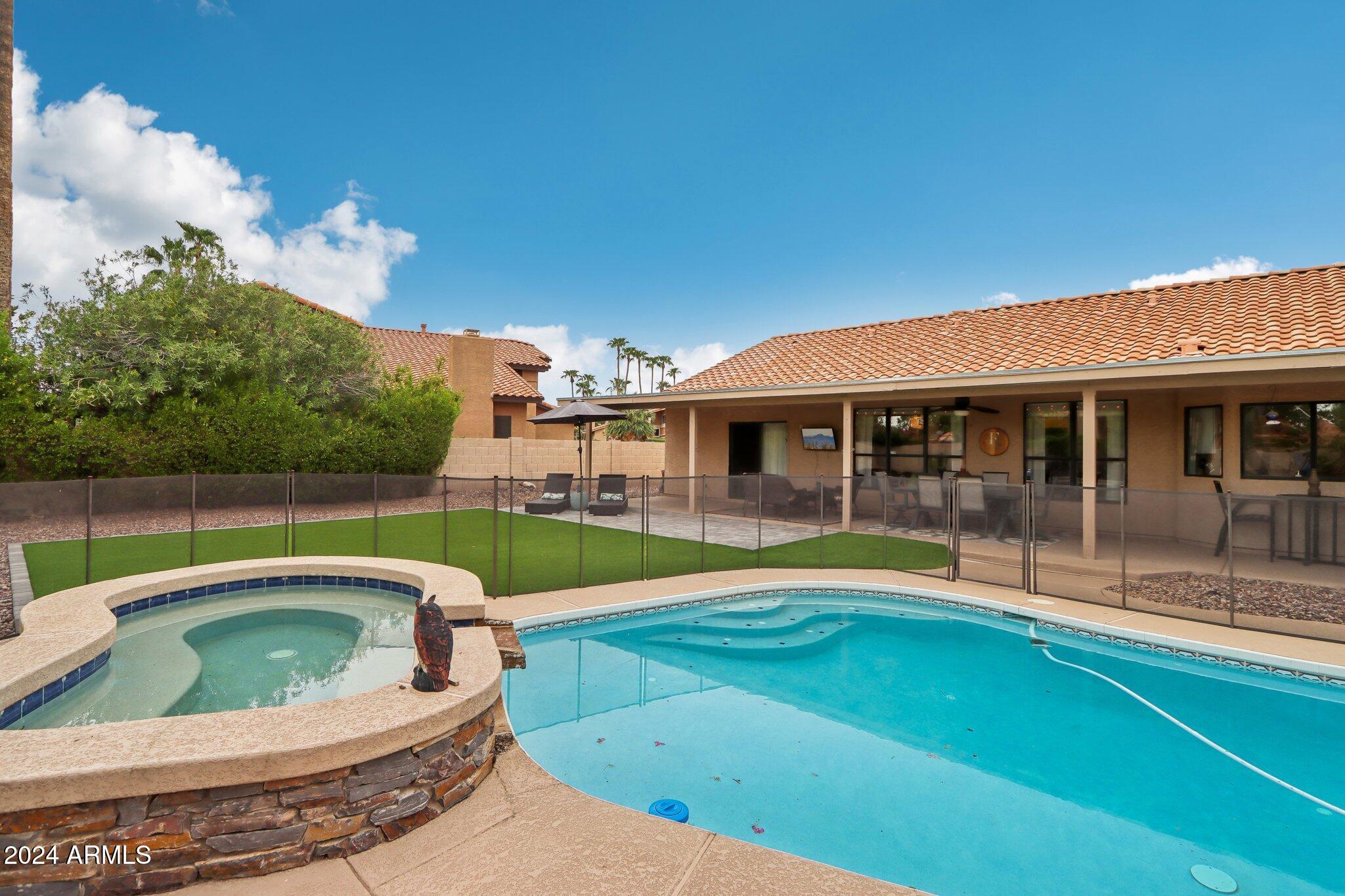 5335 E MICHELLE Drive