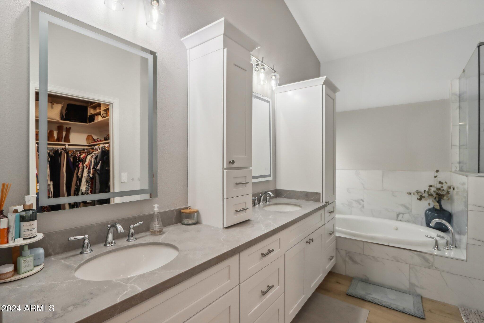 5335 E MICHELLE Drive