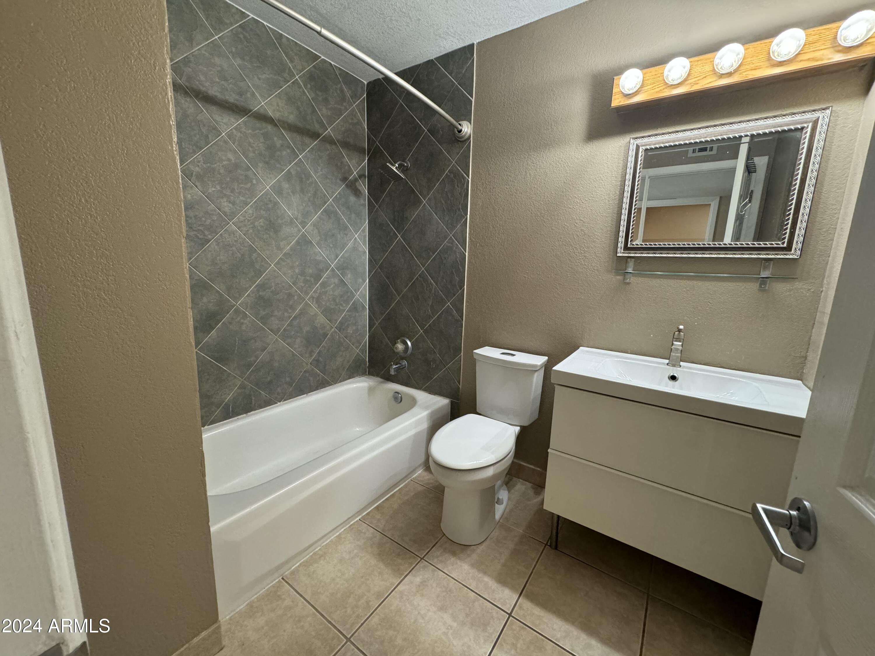 17050 E CALLE DEL ORO, B