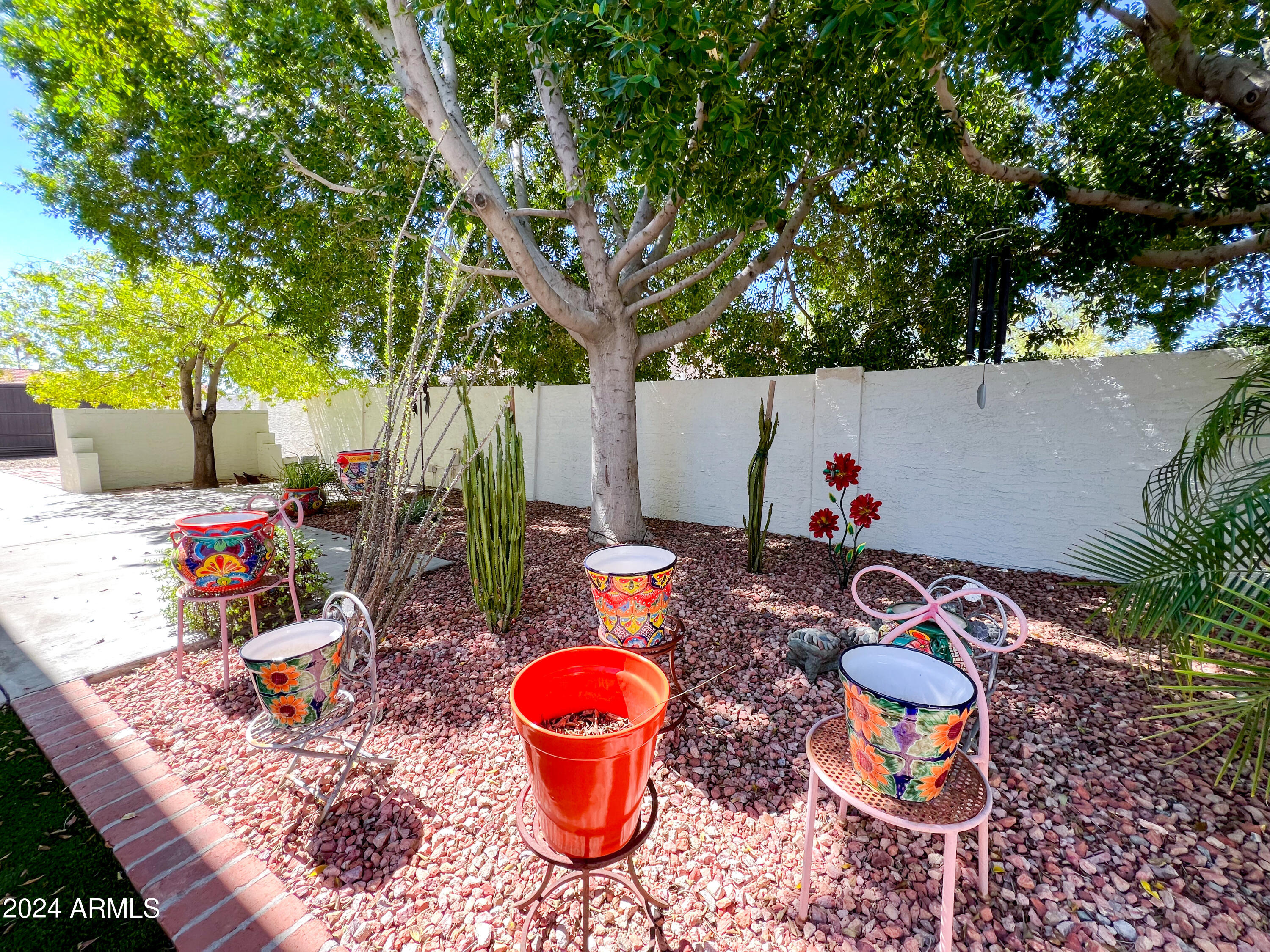 1014 E COUNTRY GABLES Drive