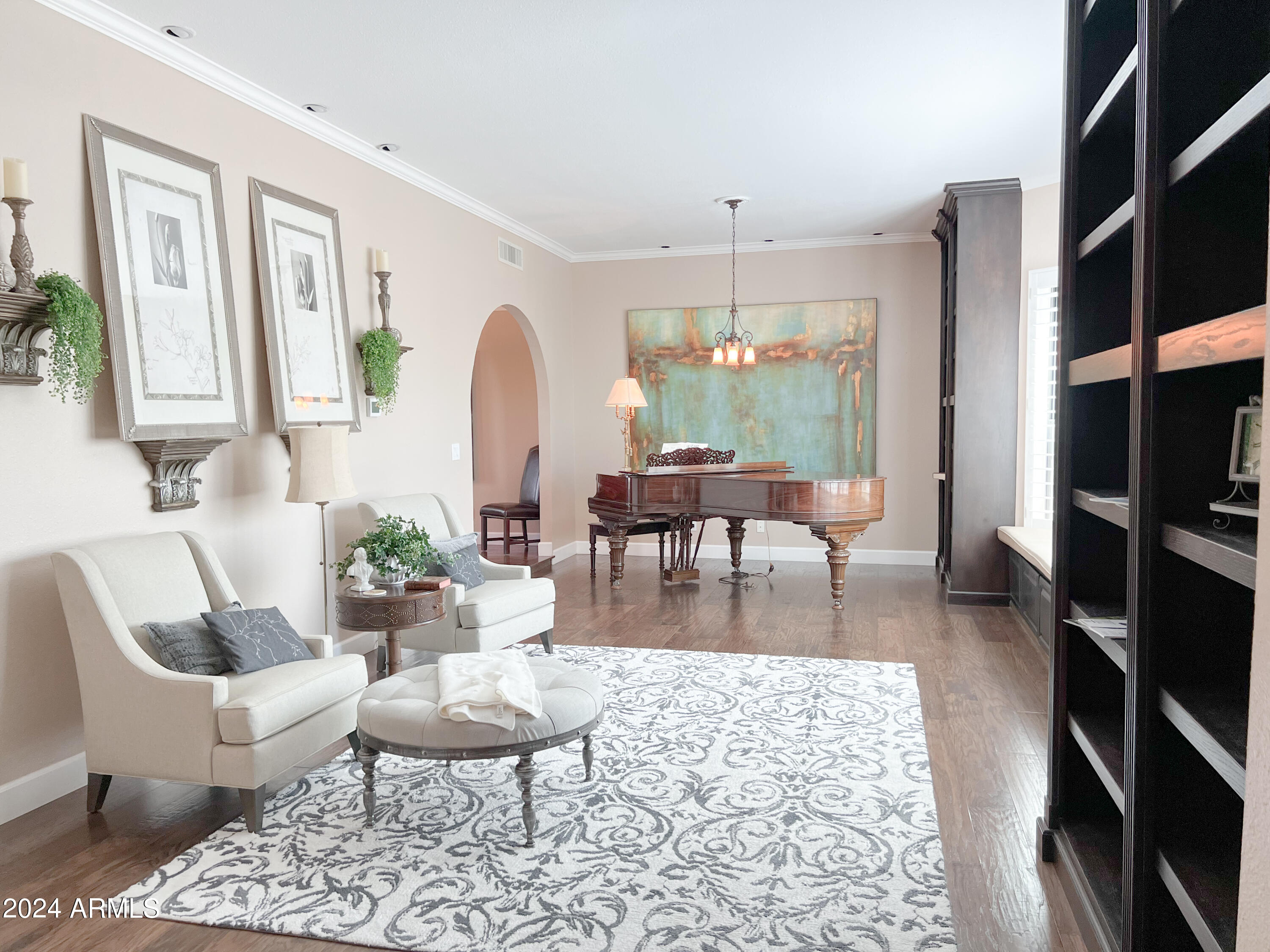 1014 E COUNTRY GABLES Drive