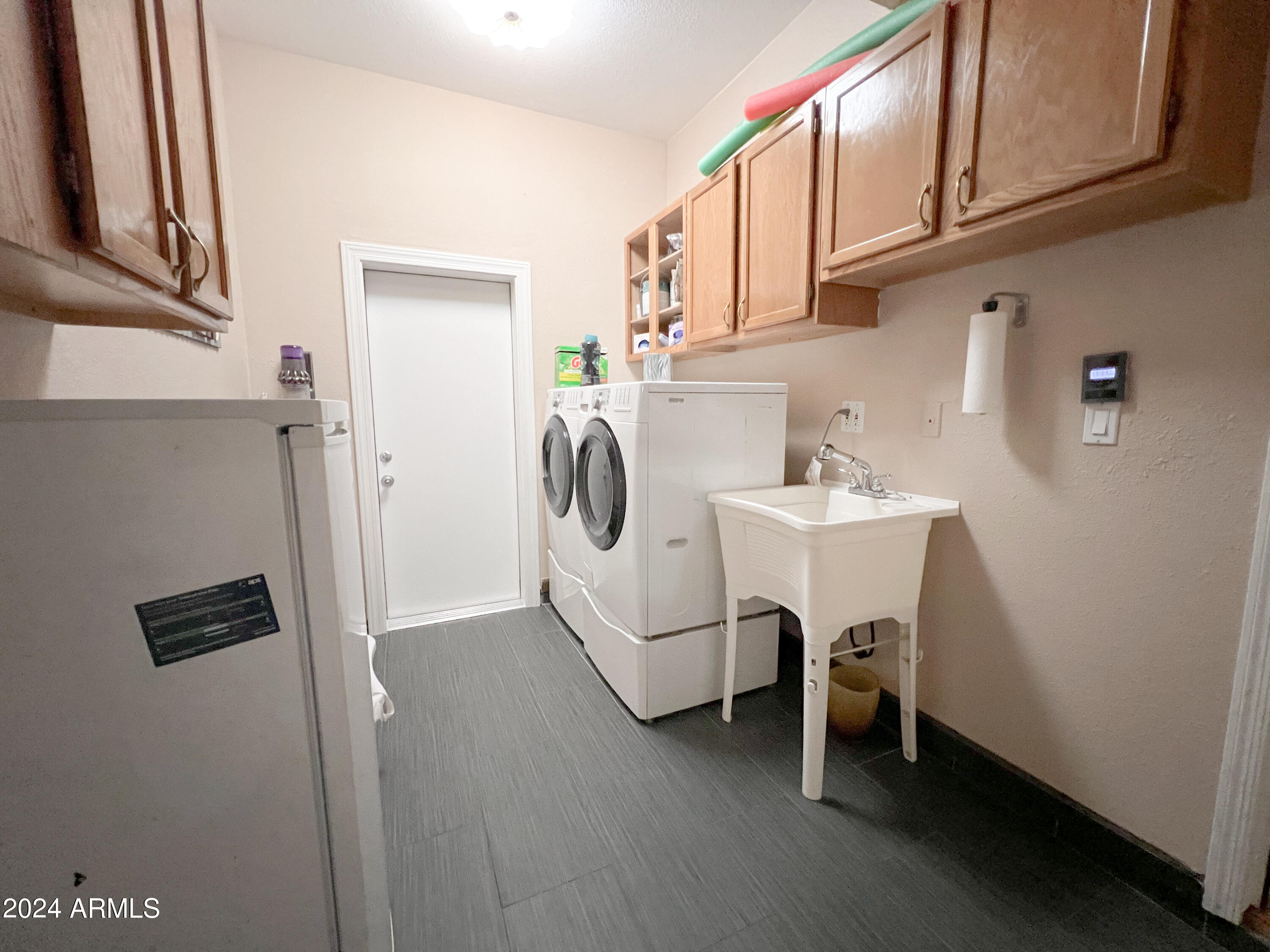 1014 E COUNTRY GABLES Drive