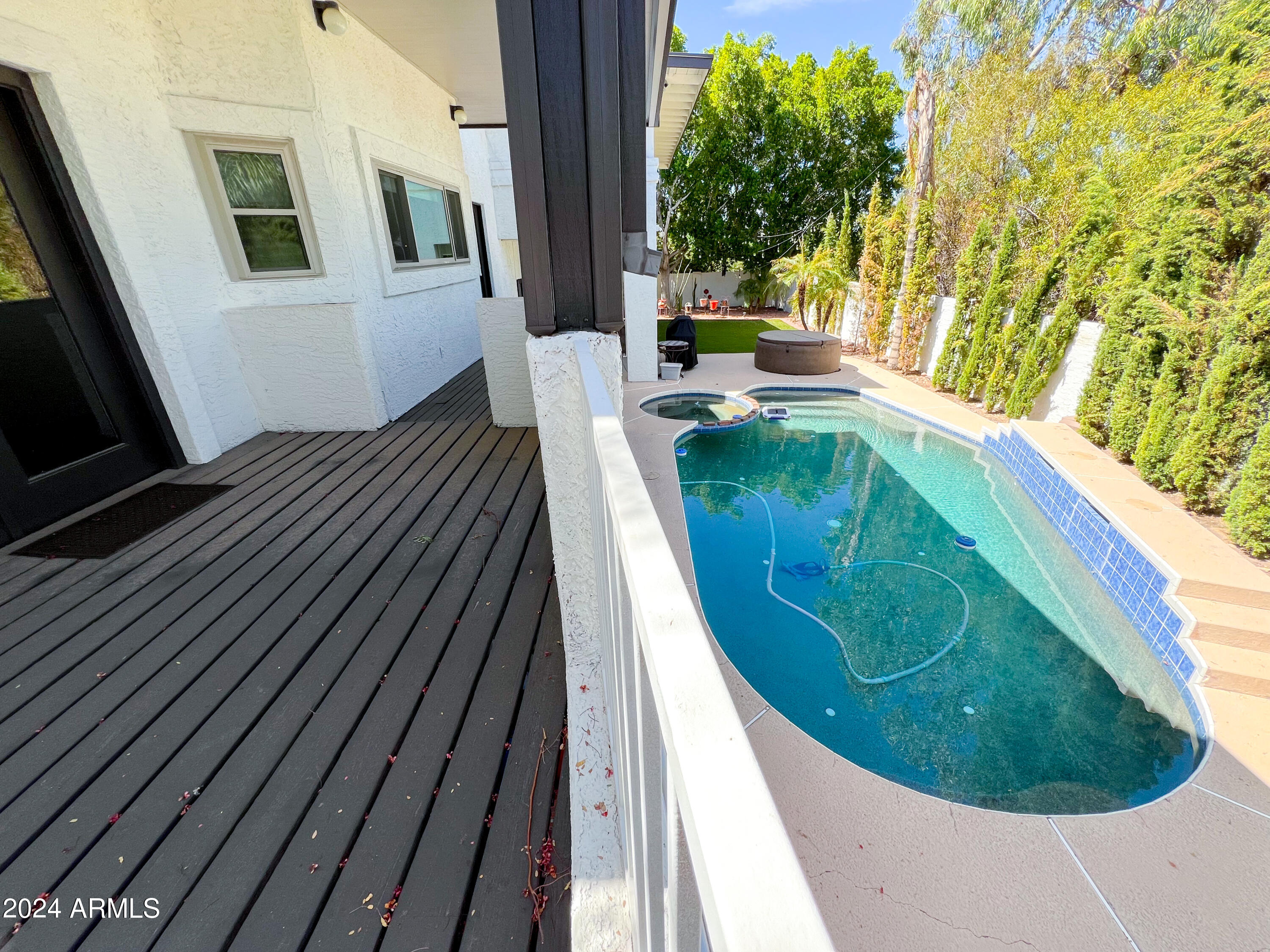 1014 E COUNTRY GABLES Drive