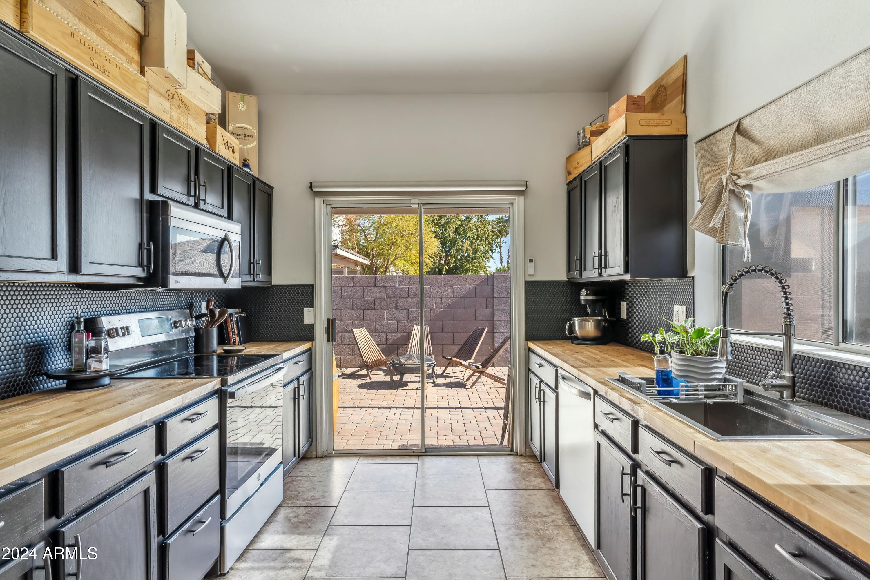 4045 W ABRAHAM Lane