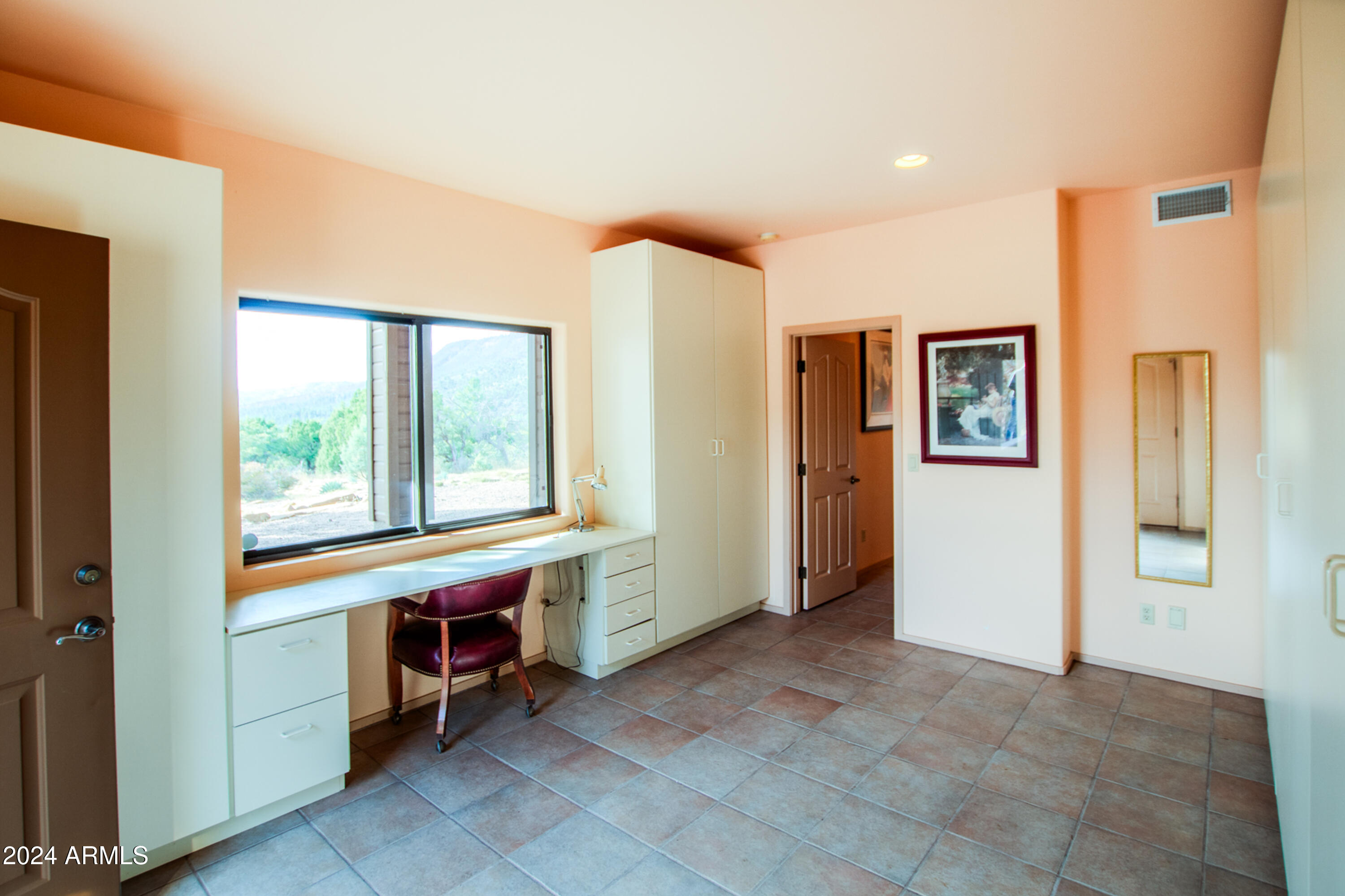 6641 W WOLFPAW Lane