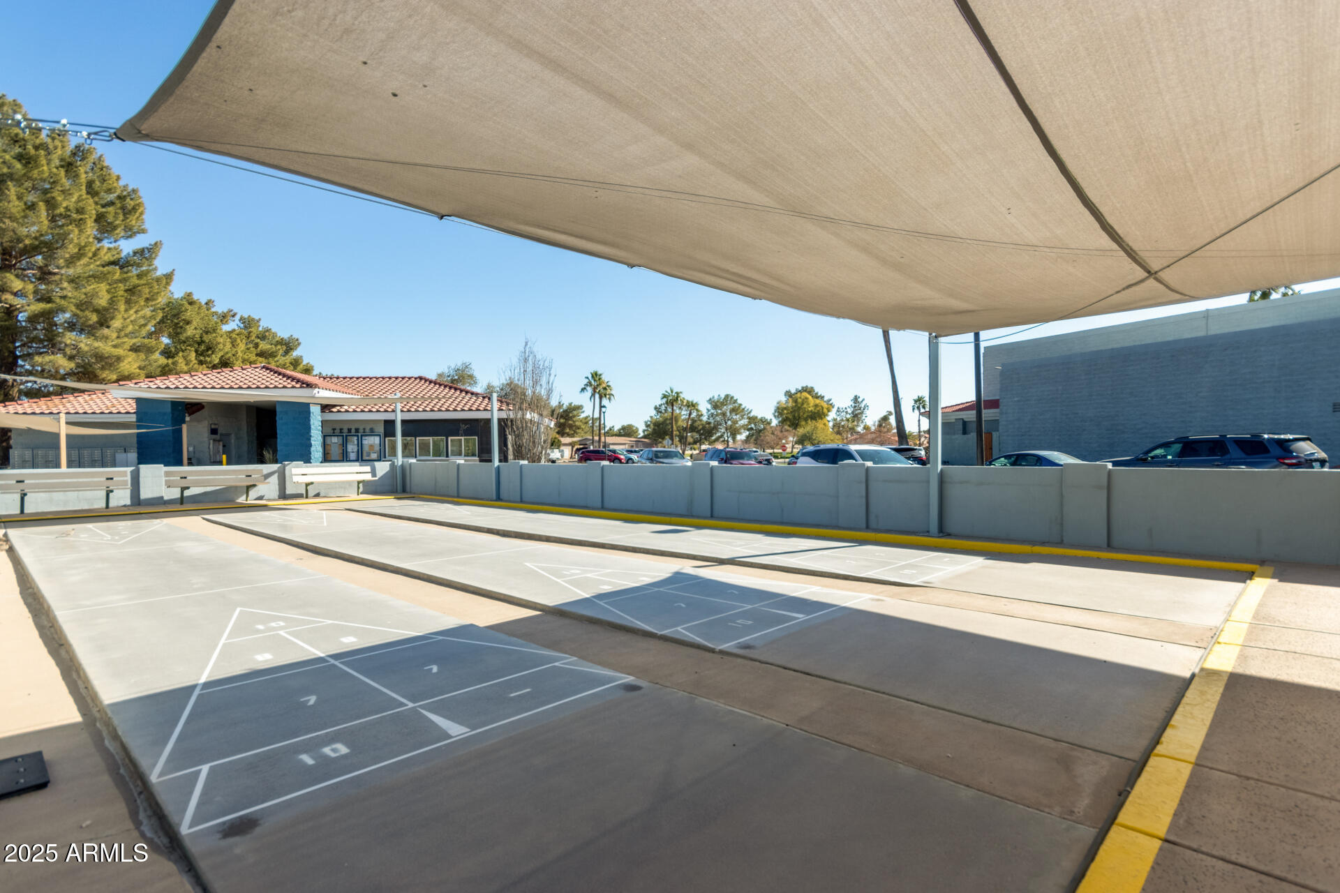 1823 E RIVIERA Drive