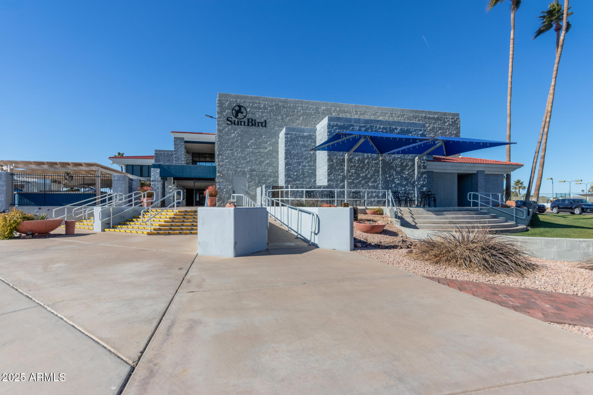 1823 E RIVIERA Drive