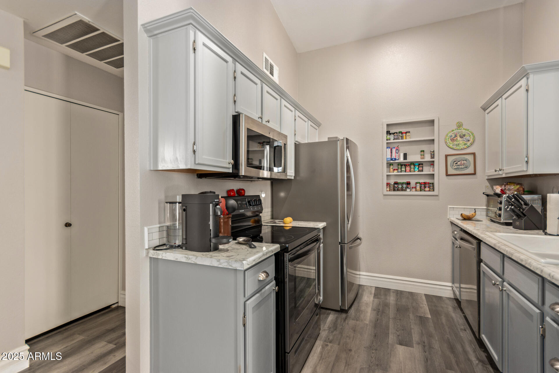 1823 E RIVIERA Drive