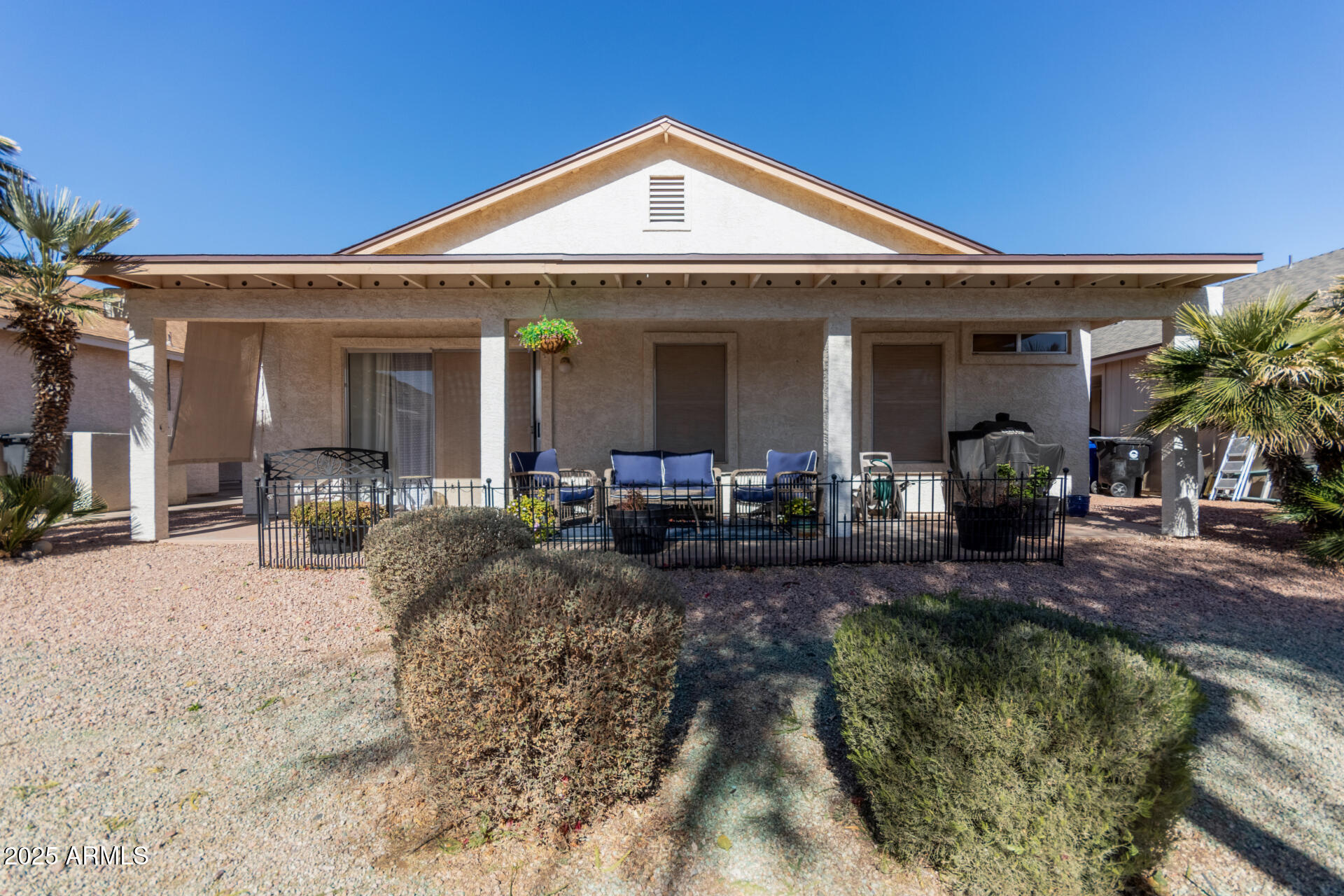 1823 E RIVIERA Drive