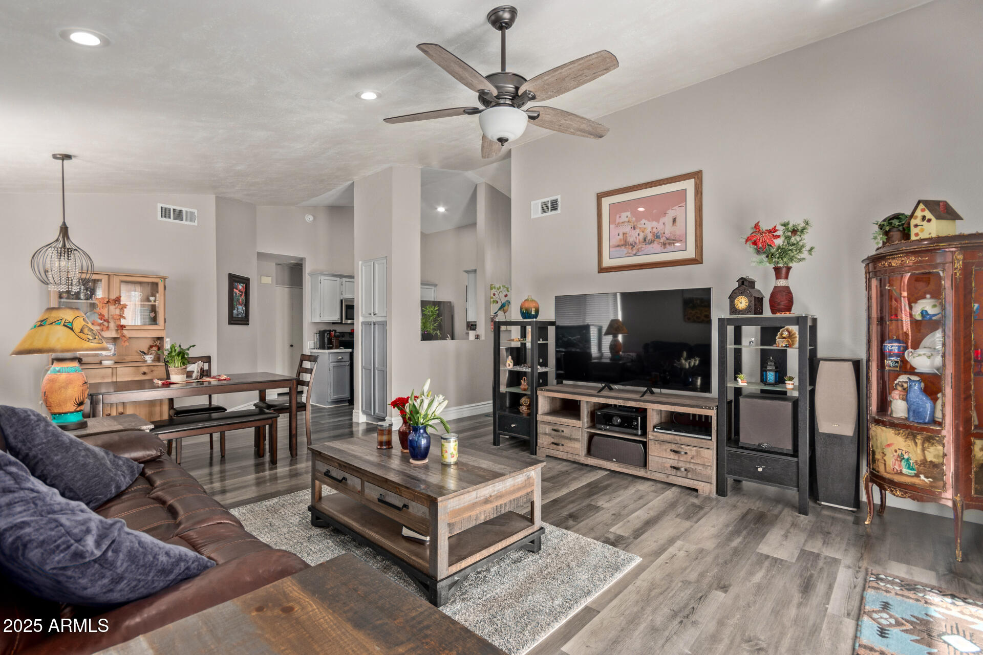 1823 E RIVIERA Drive