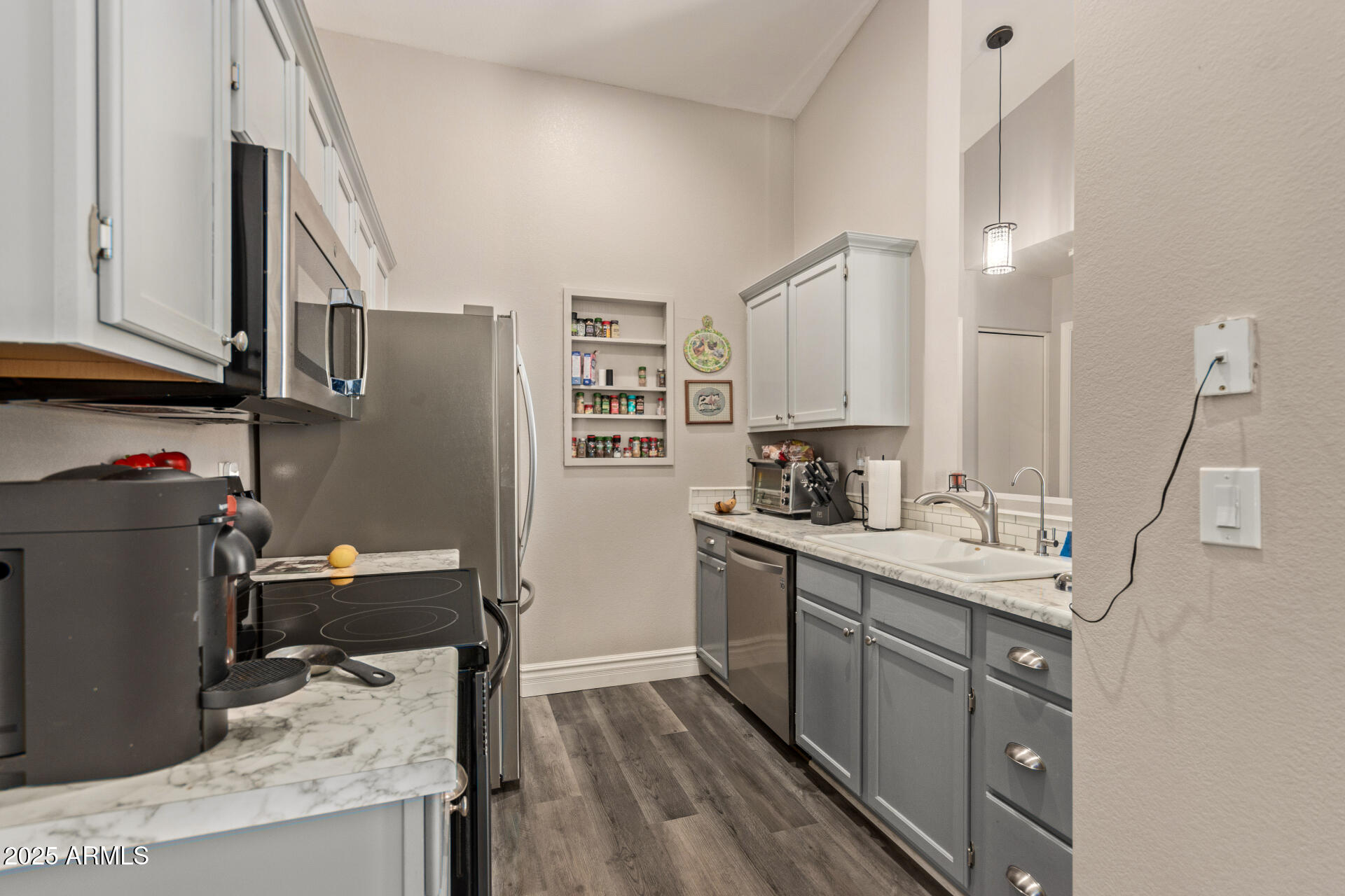 1823 E RIVIERA Drive