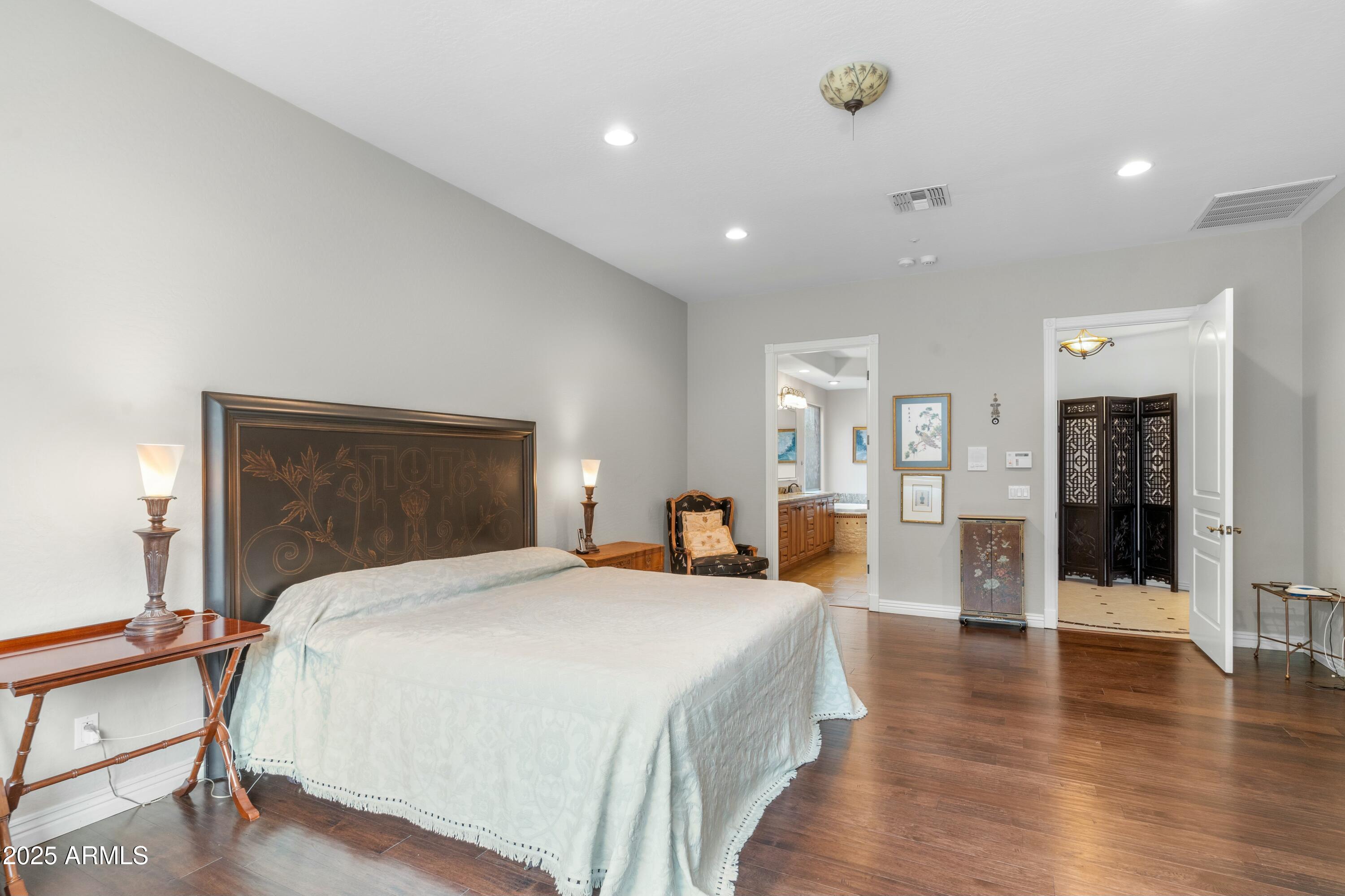 9869 E DAVENPORT Drive