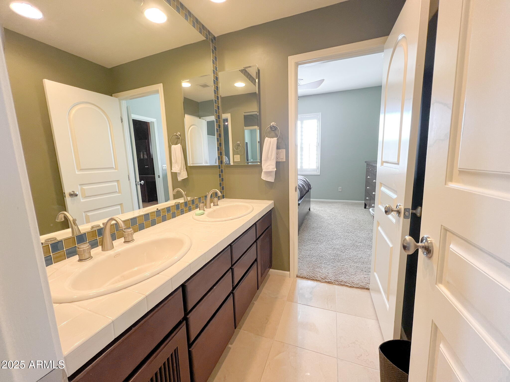 3912 E WILLIAMS Drive