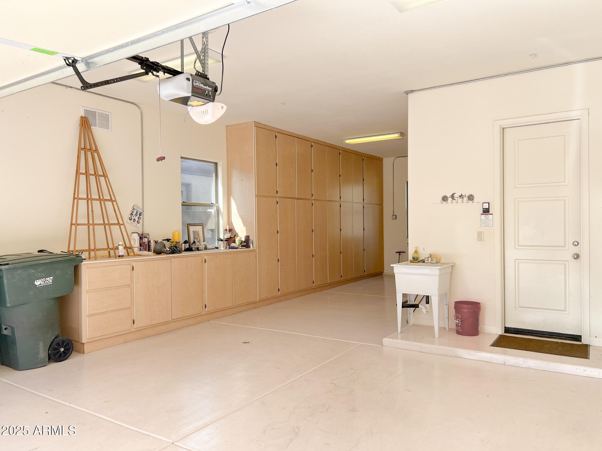 3912 E WILLIAMS Drive