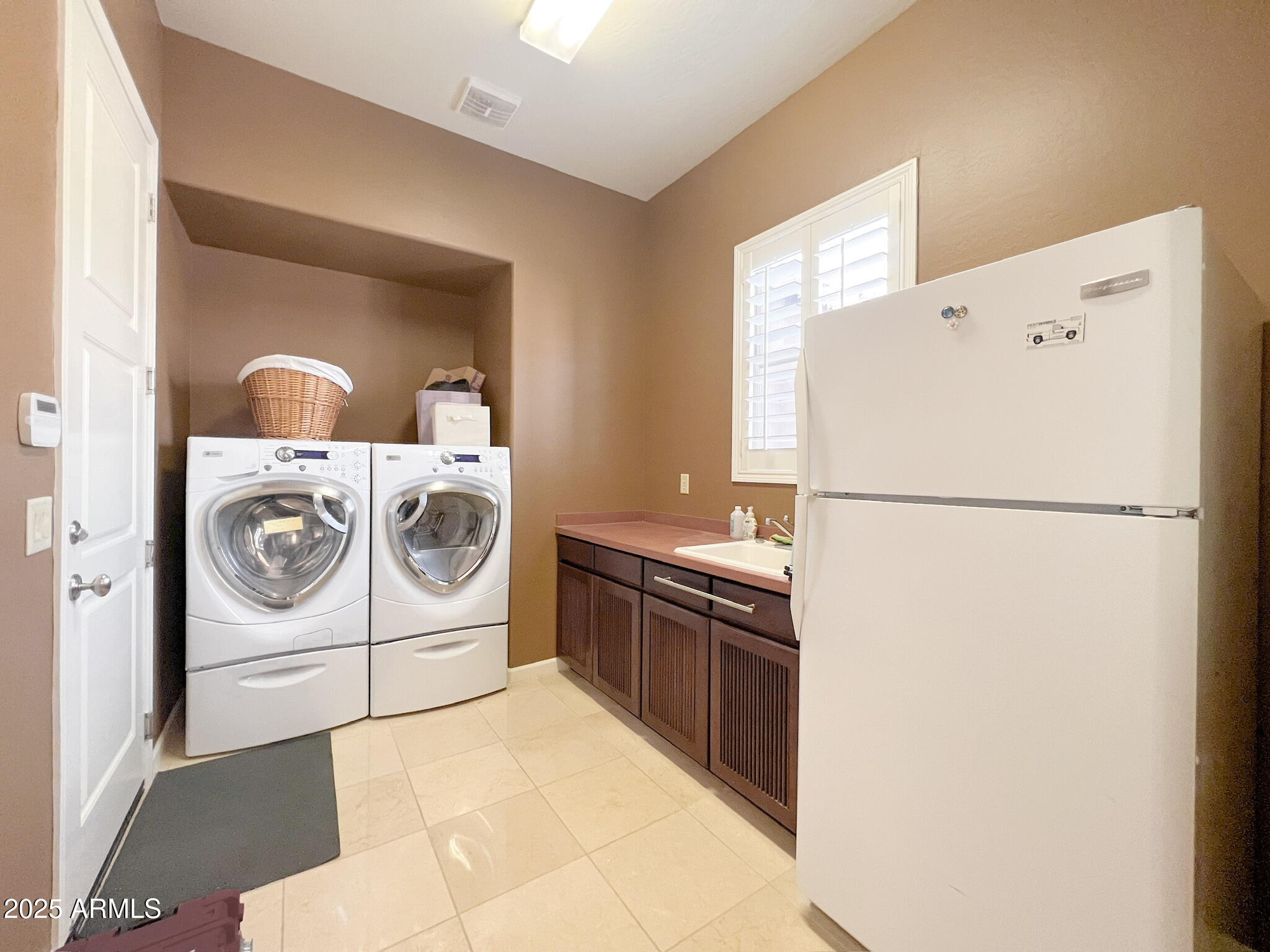 3912 E WILLIAMS Drive