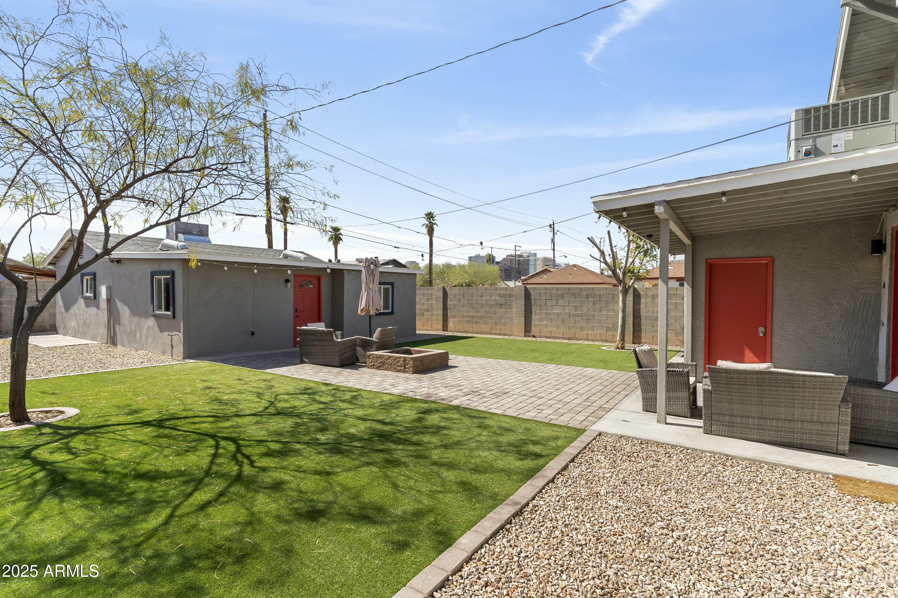 1115 E MCKINLEY Street