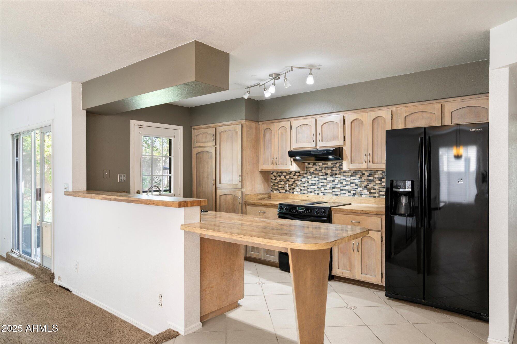 10522 E MERCER Lane