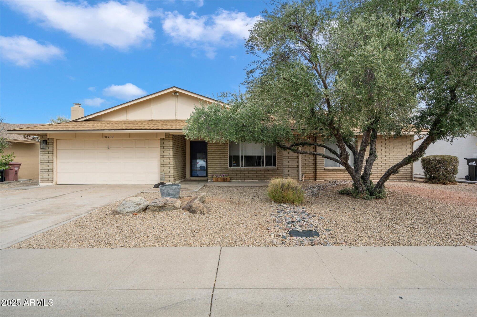 10522 E MERCER Lane
