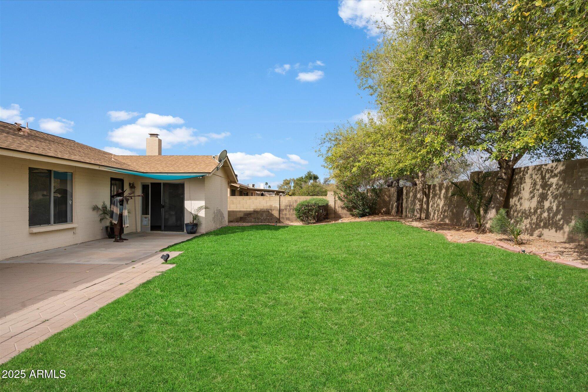 10522 E MERCER Lane