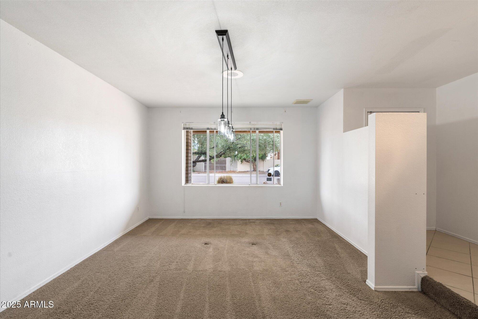 10522 E MERCER Lane