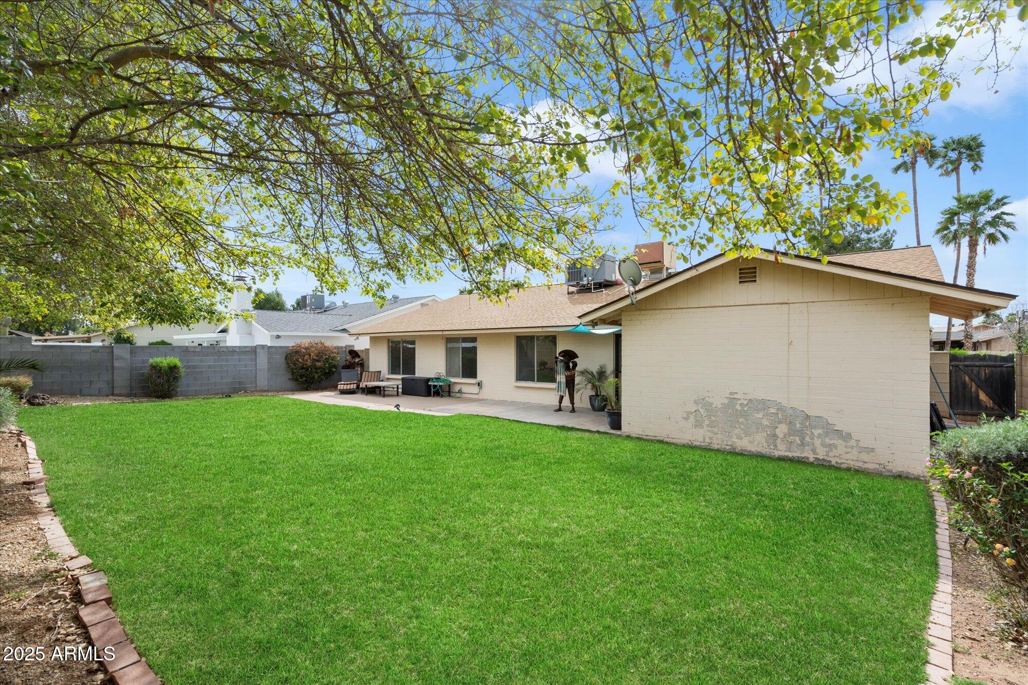 10522 E MERCER Lane