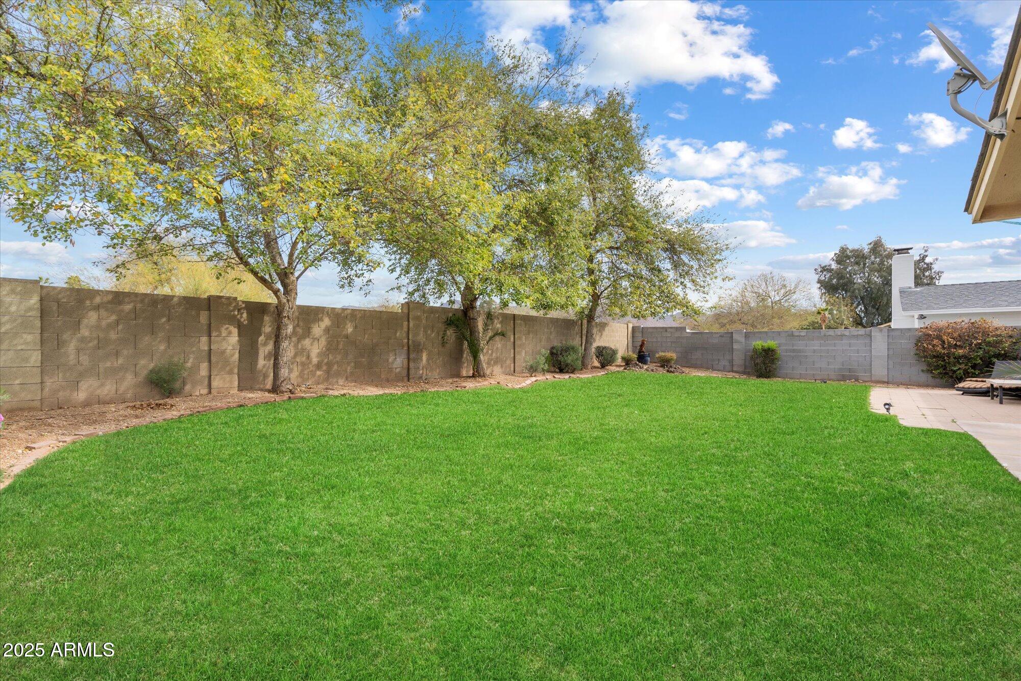 10522 E MERCER Lane