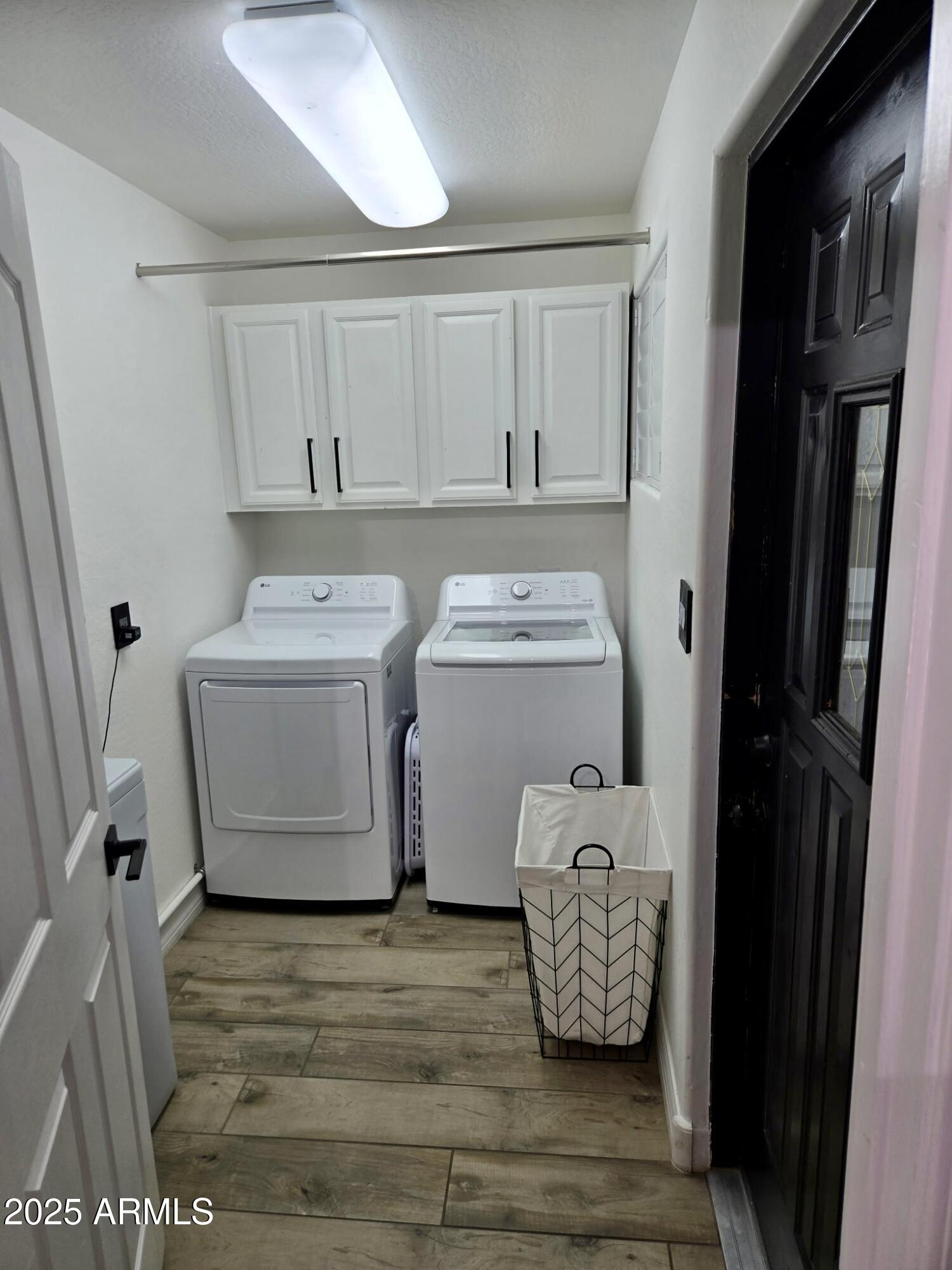 2827 N 69TH Place