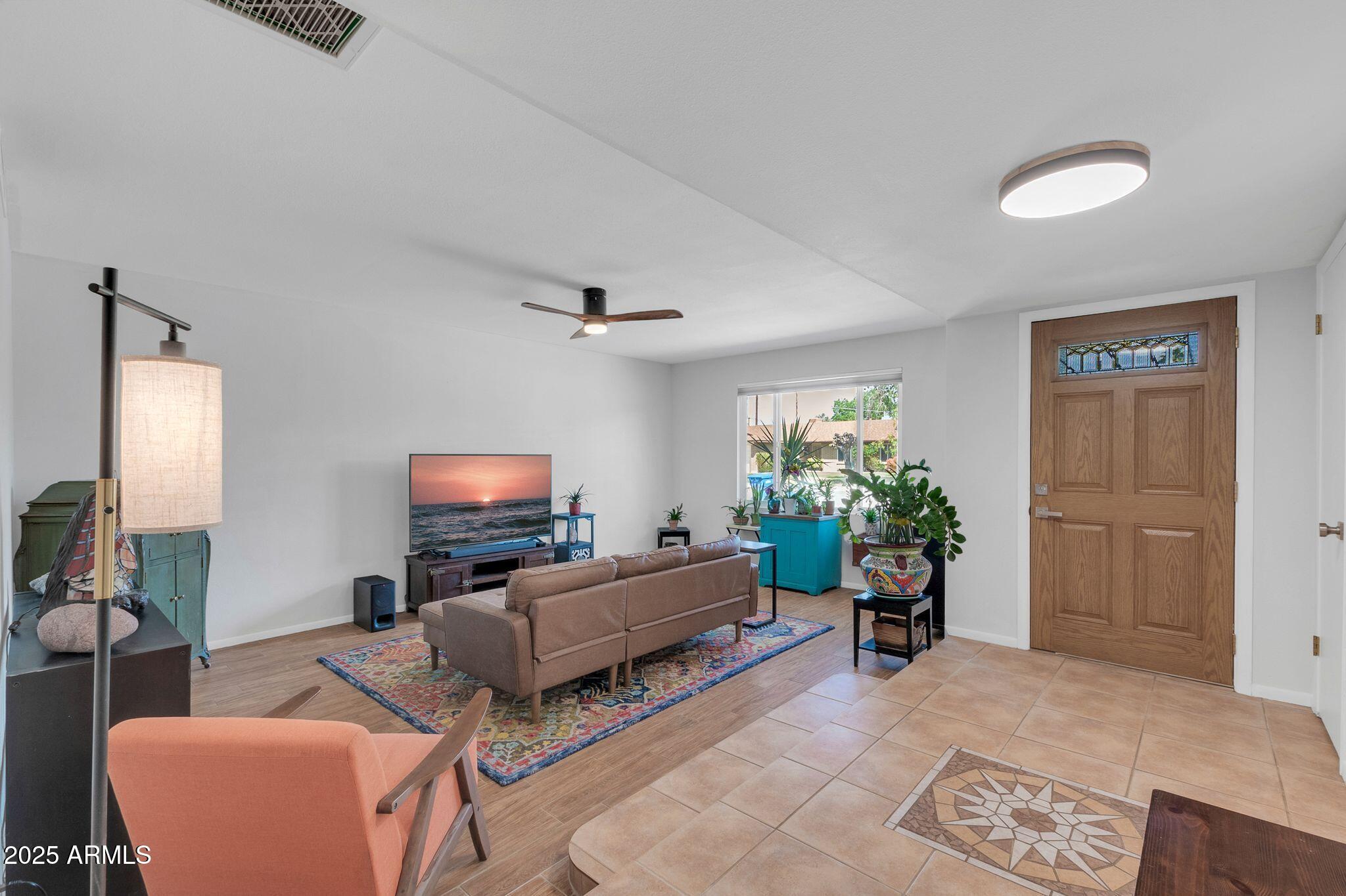 1643 W HARMONT Drive