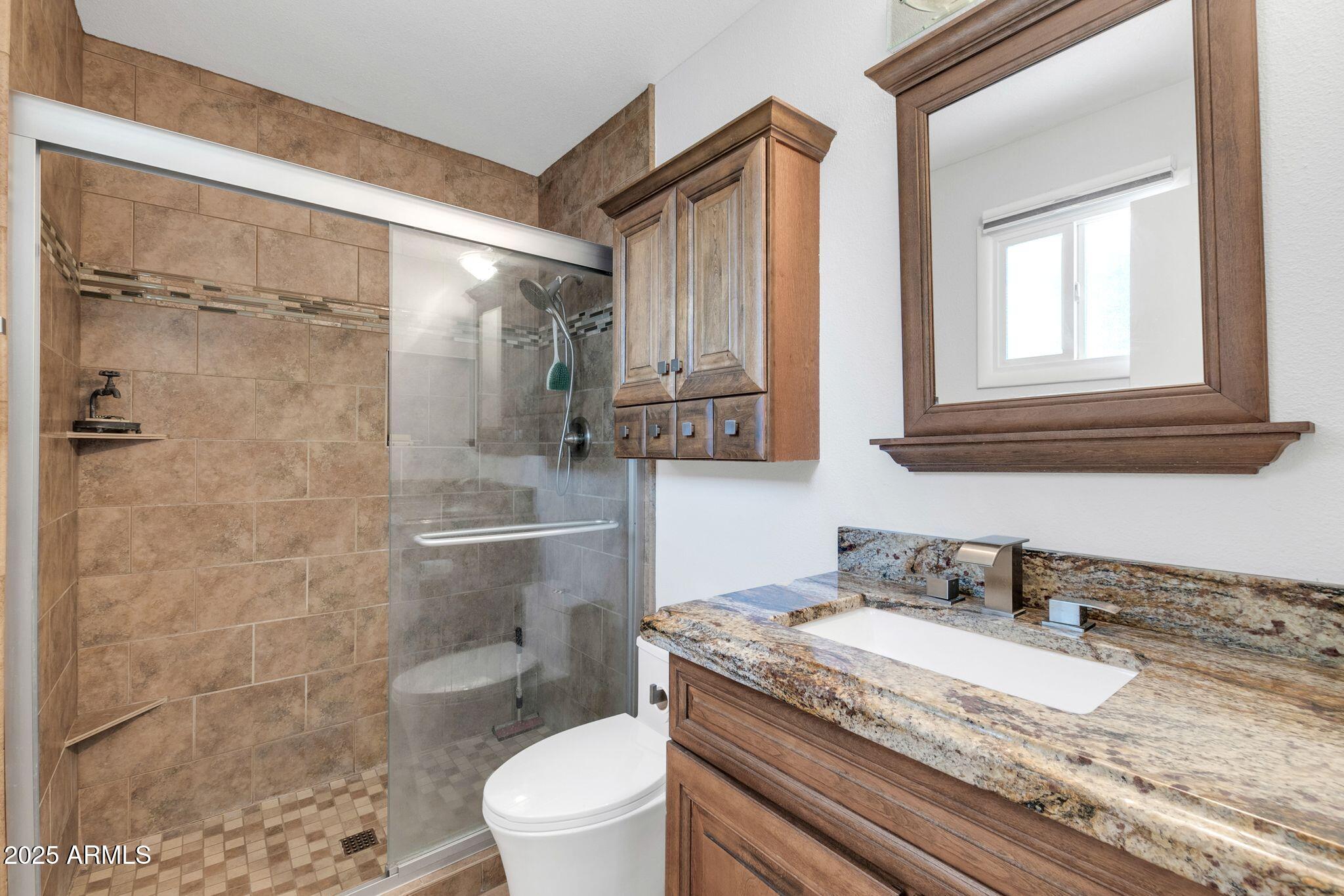 1643 W HARMONT Drive