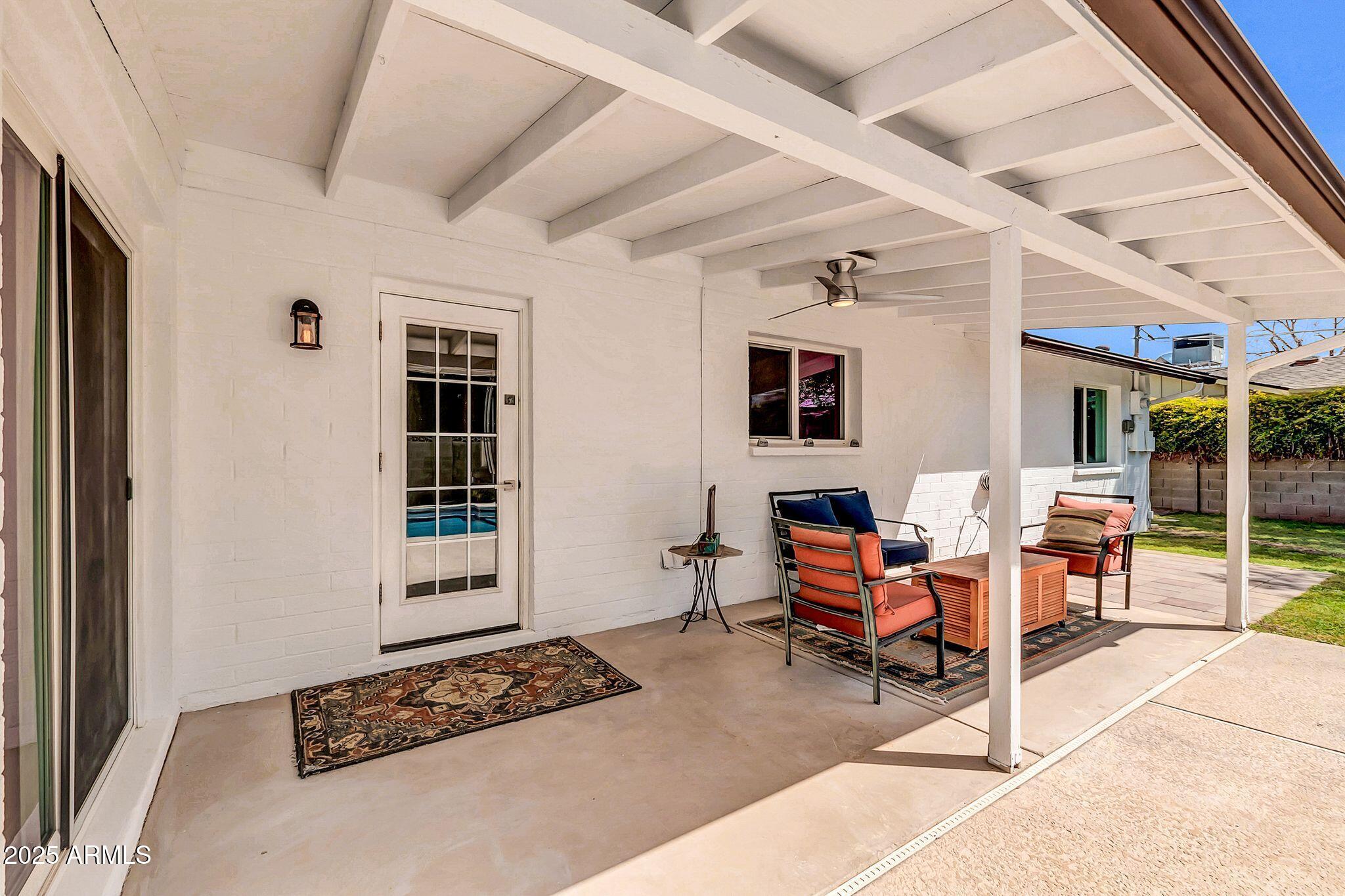 1643 W HARMONT Drive