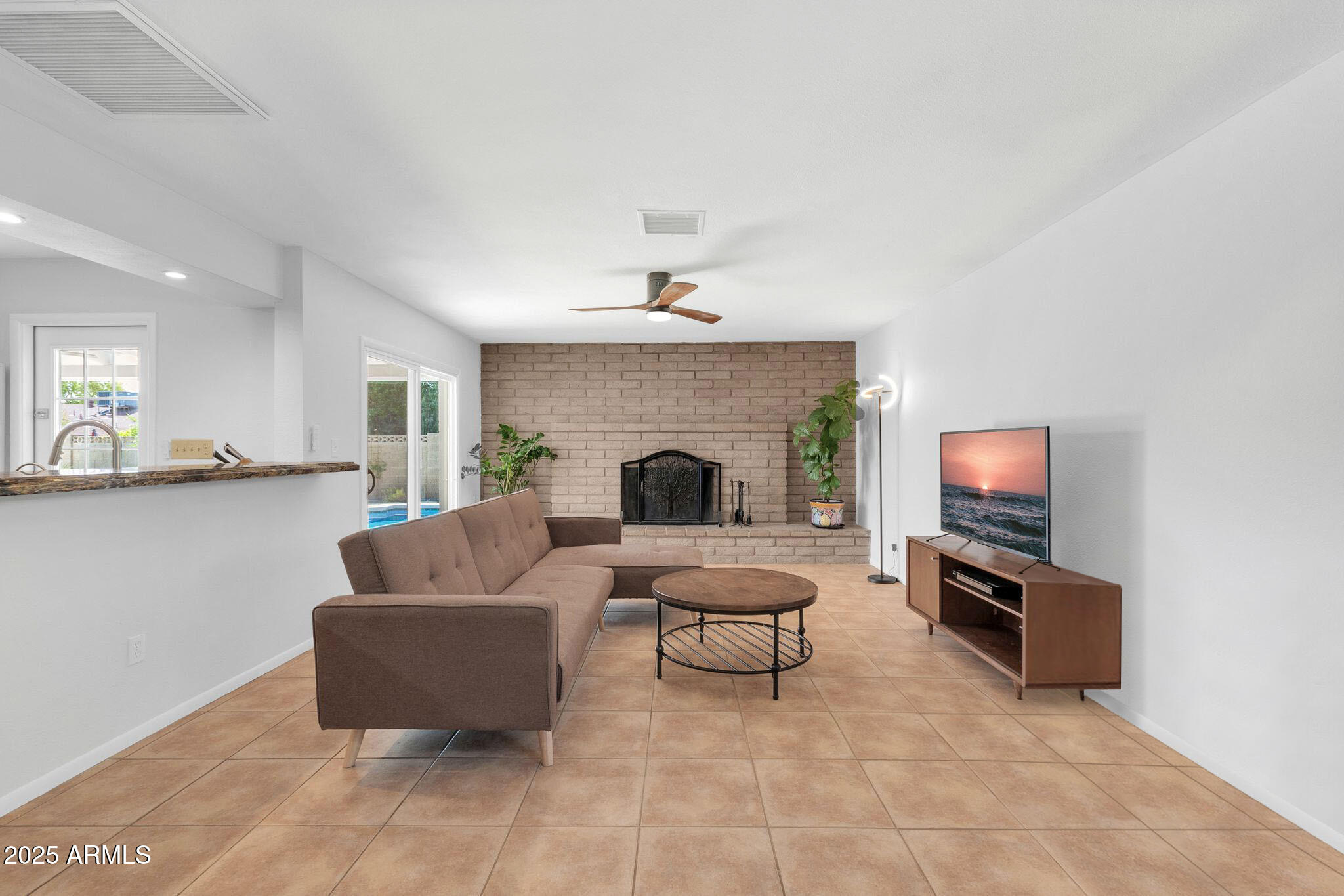 1643 W HARMONT Drive