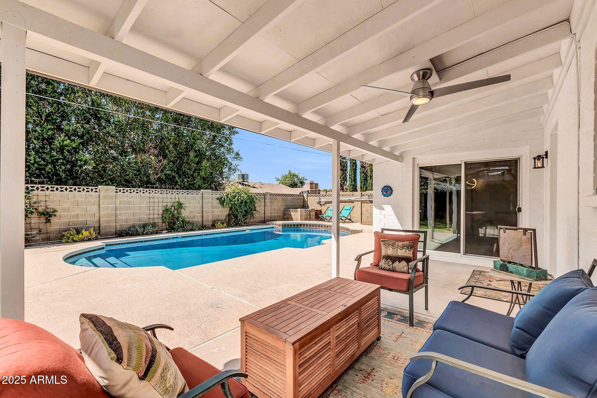 1643 W HARMONT Drive