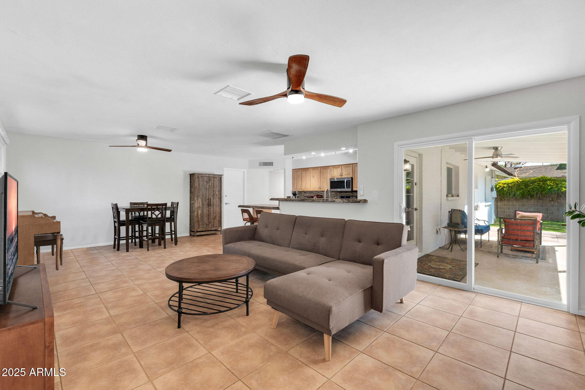 1643 W HARMONT Drive