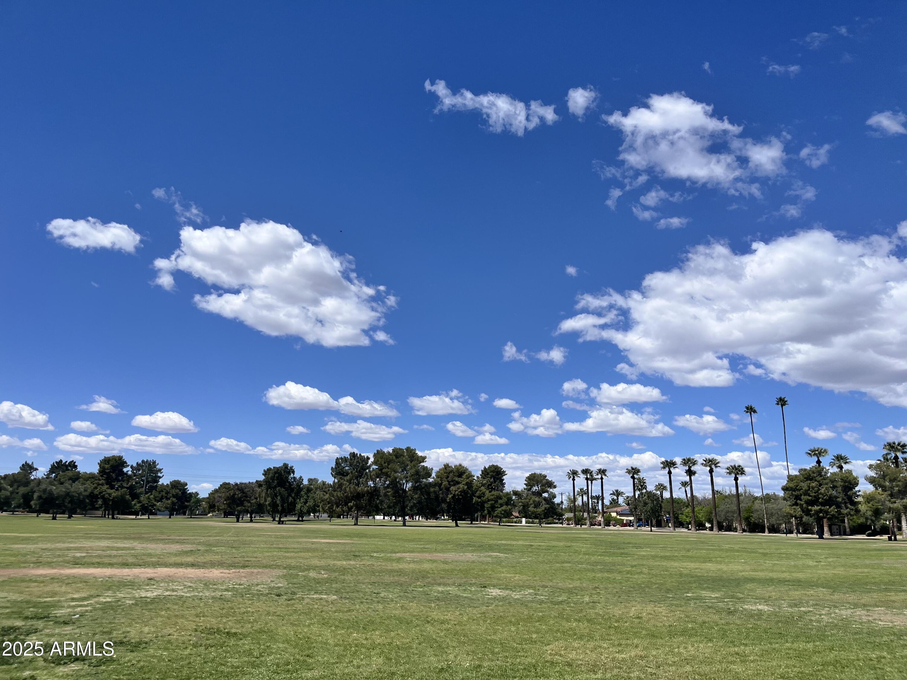 1643 W HARMONT Drive