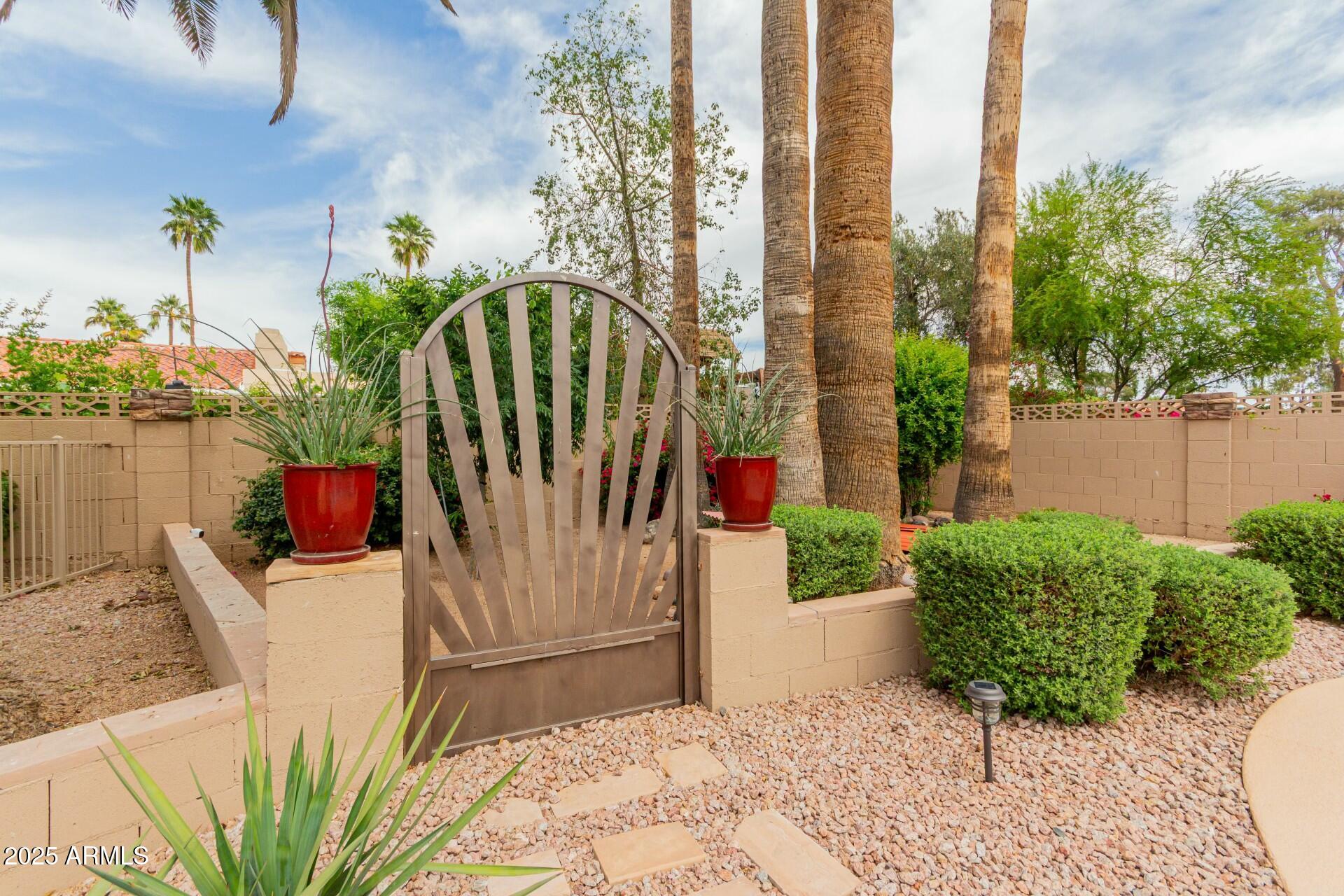 7634 W BLUEFIELD Avenue