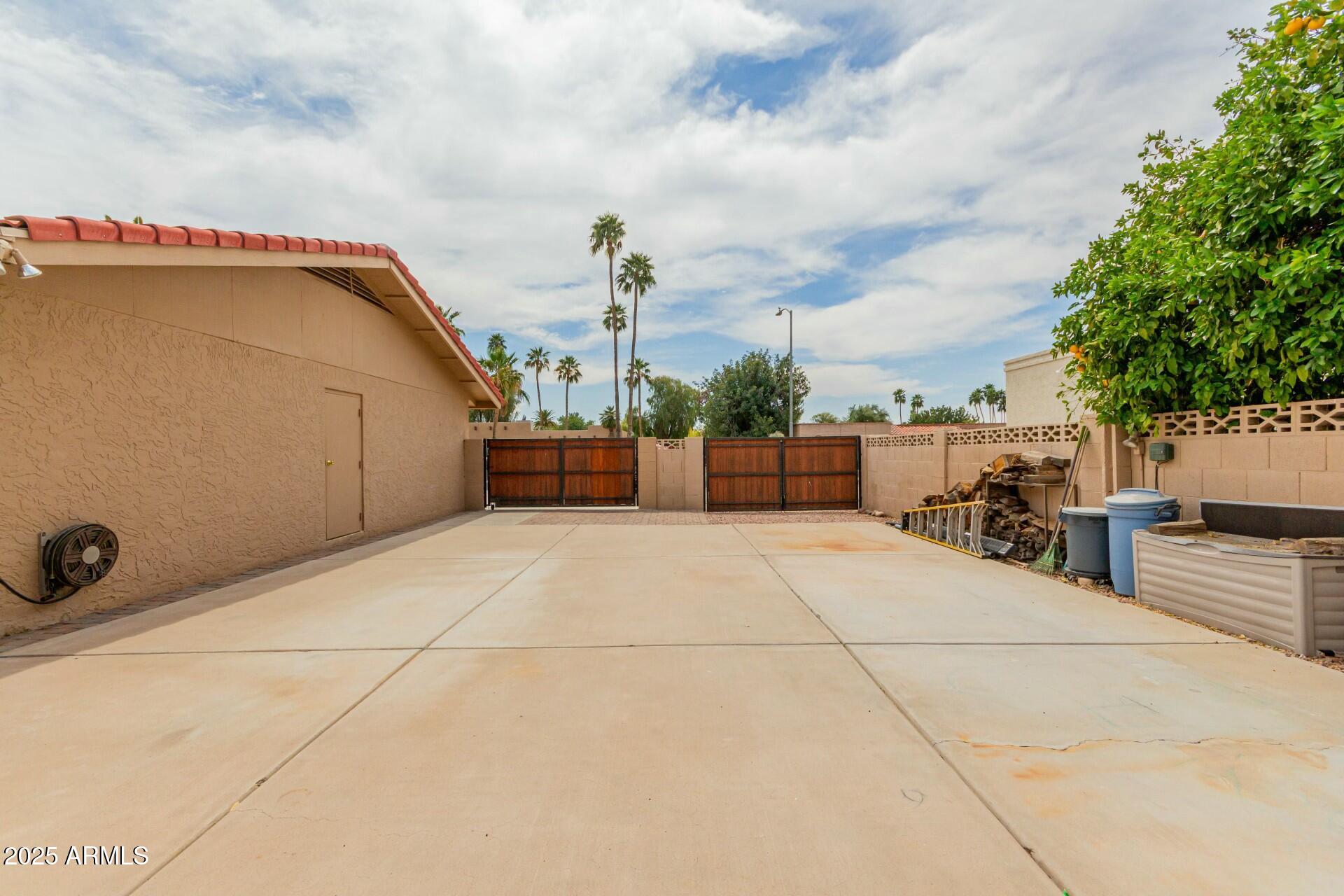 7634 W BLUEFIELD Avenue