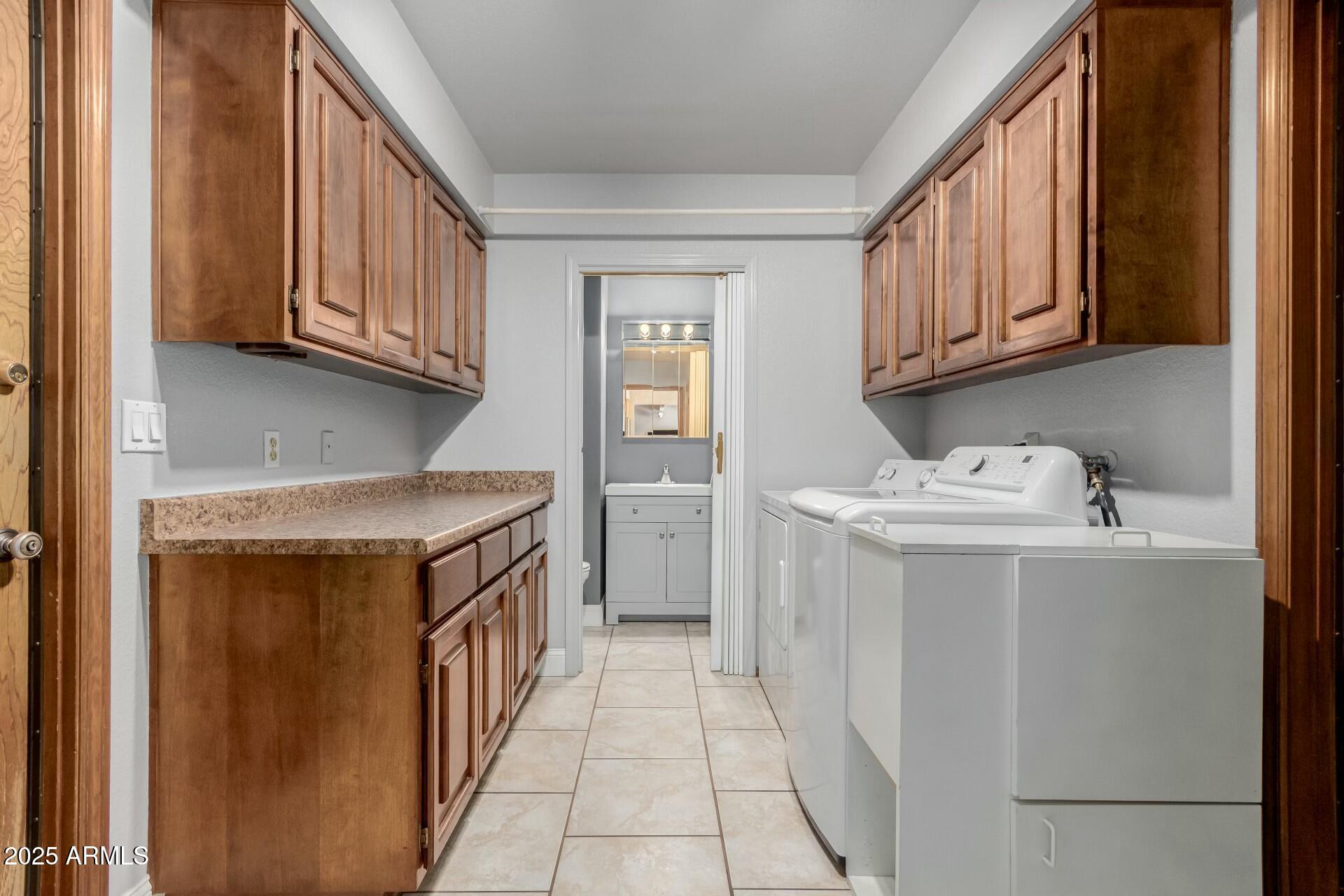 7634 W BLUEFIELD Avenue