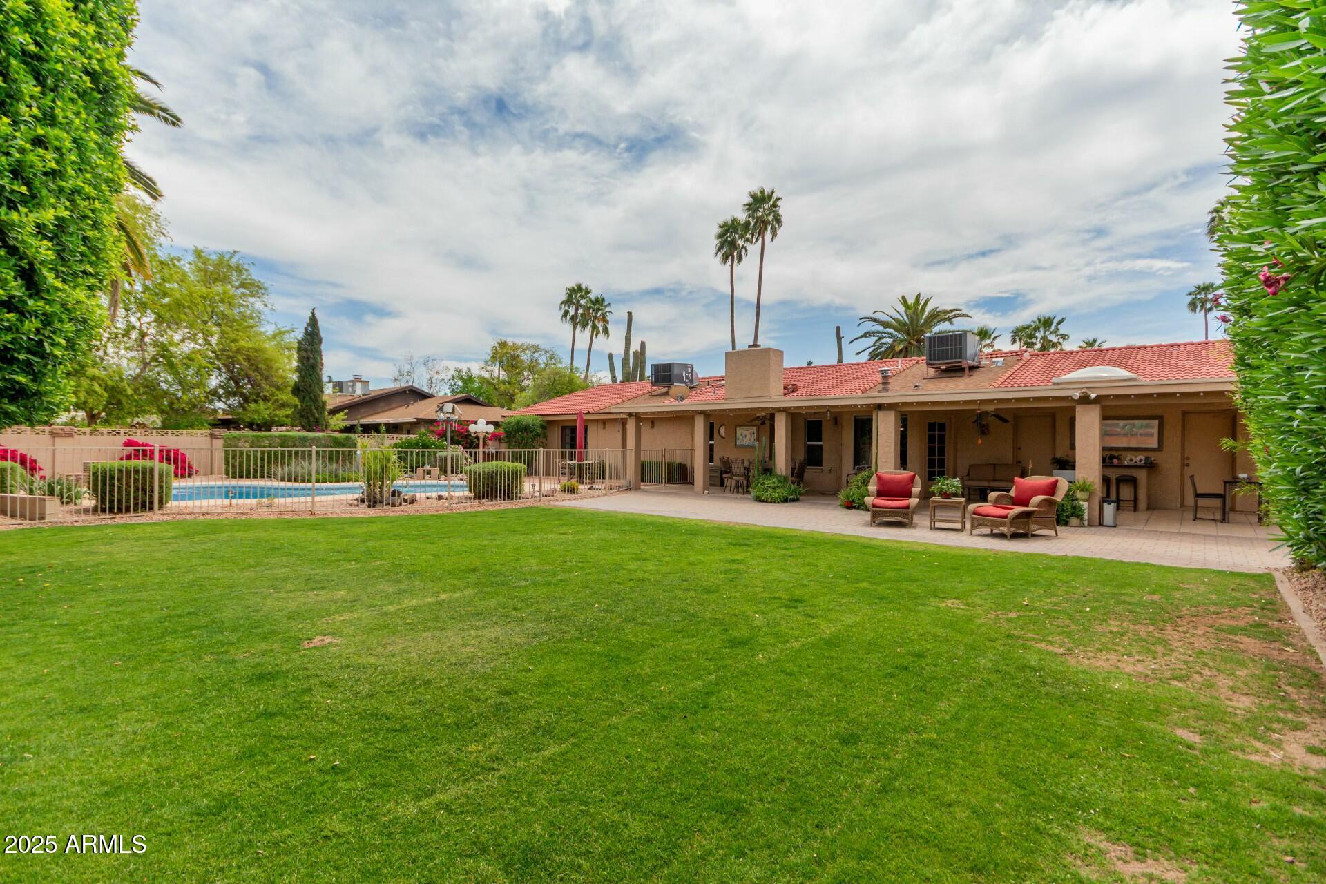 7634 W BLUEFIELD Avenue