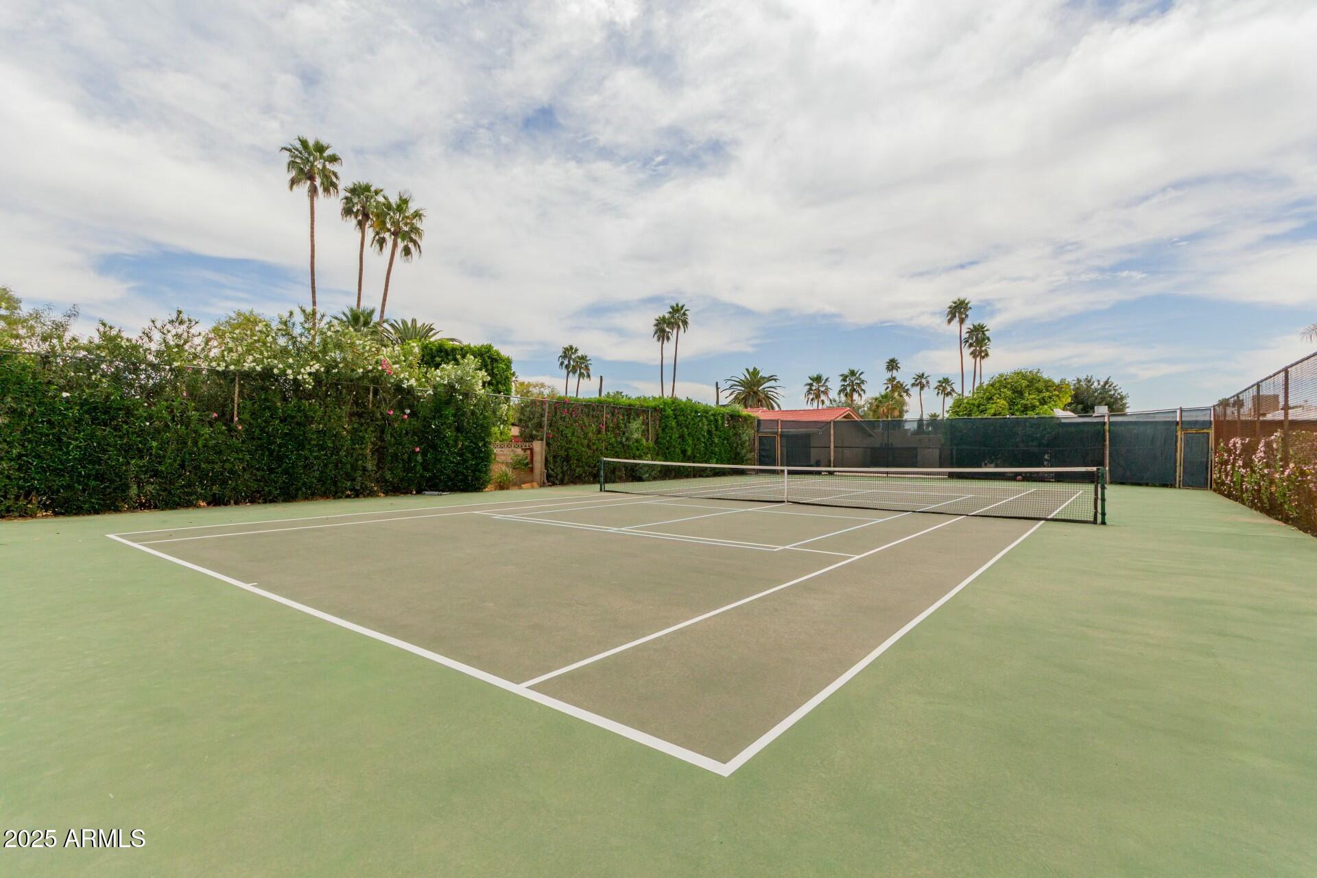 7634 W BLUEFIELD Avenue