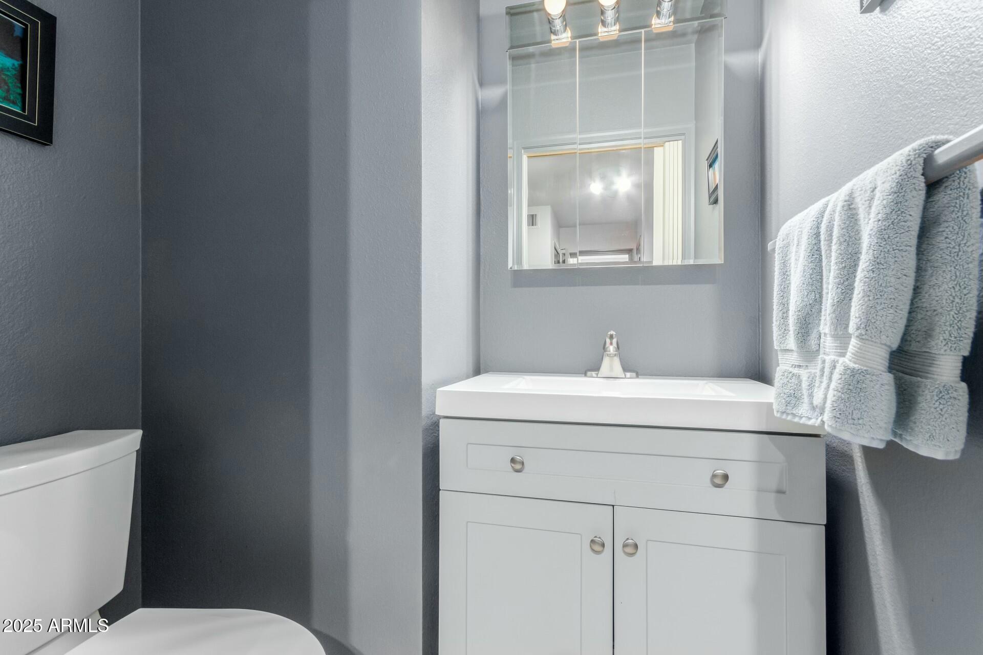 7634 W BLUEFIELD Avenue