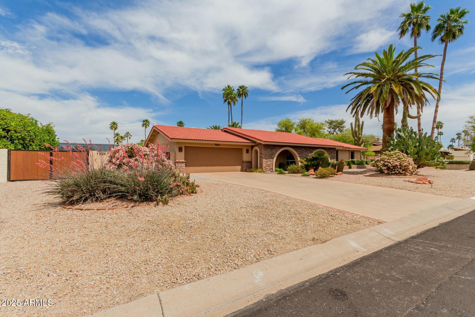 7634 W BLUEFIELD Avenue