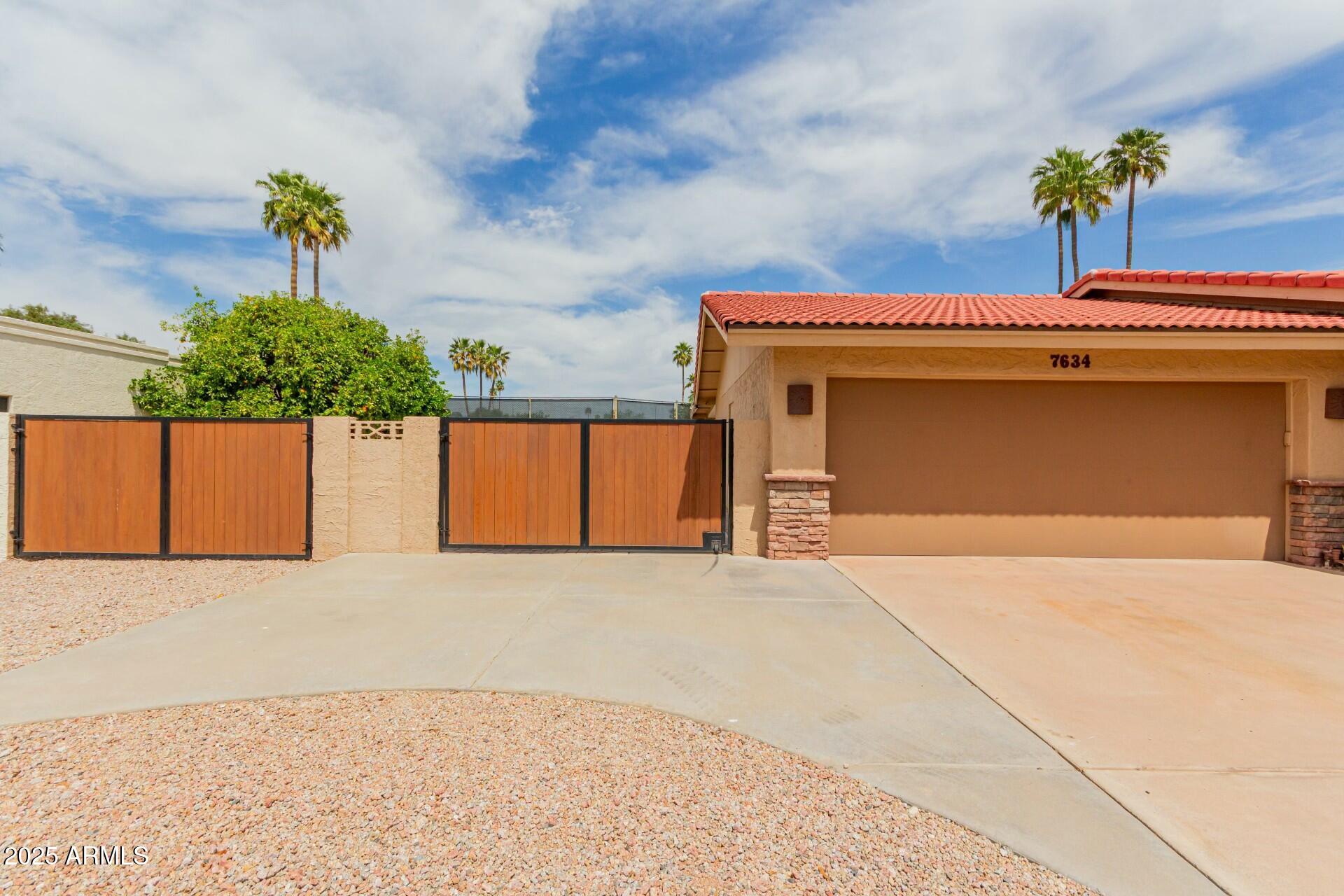 7634 W BLUEFIELD Avenue