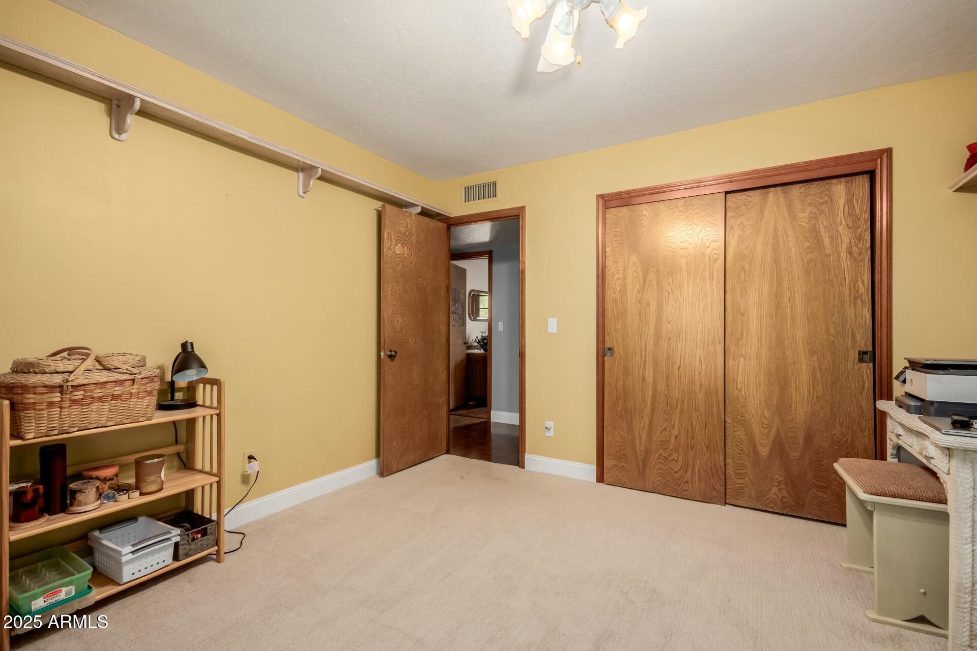 7634 W BLUEFIELD Avenue