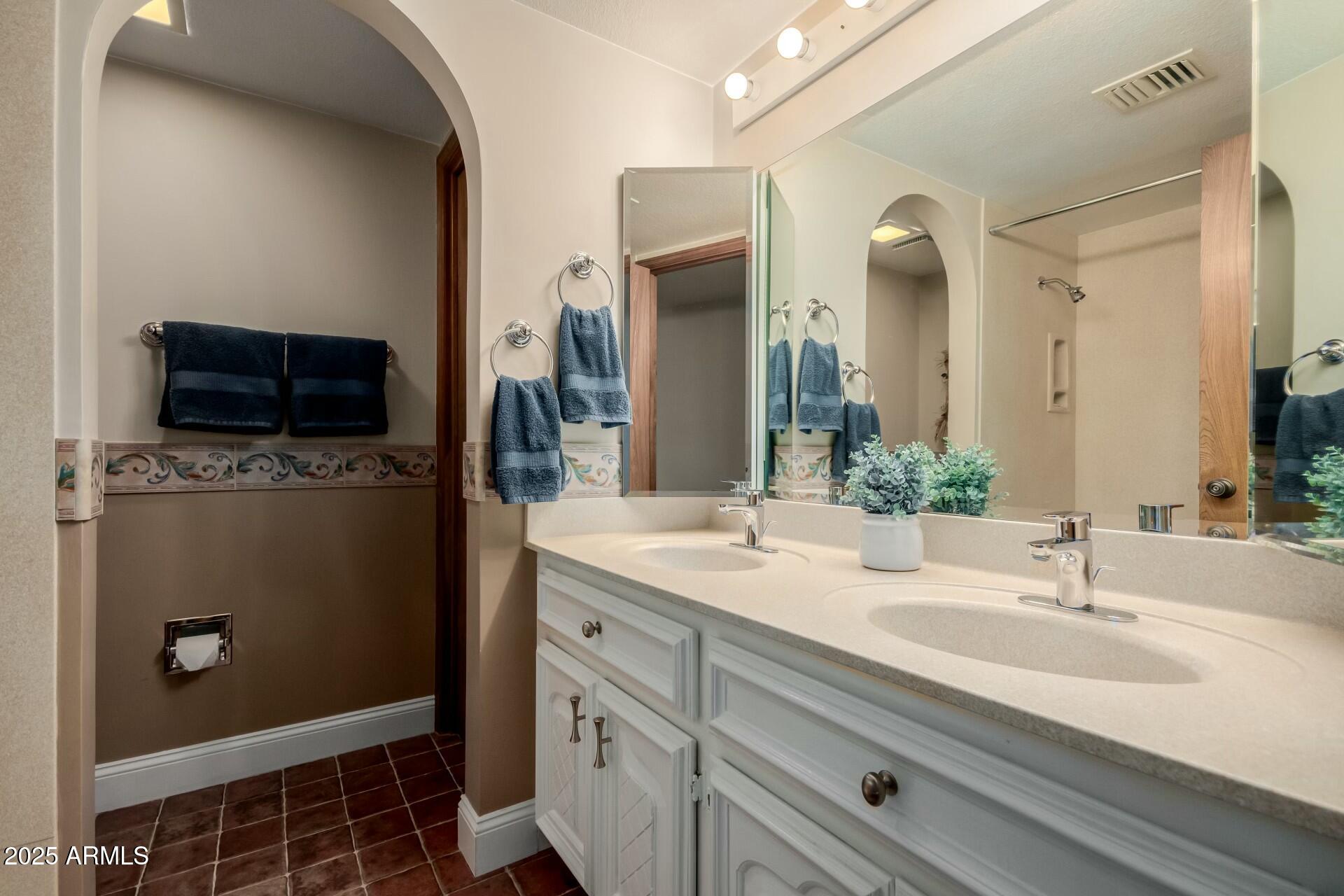 7634 W BLUEFIELD Avenue