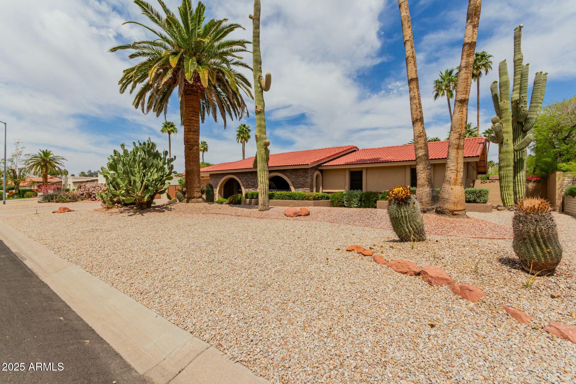 7634 W BLUEFIELD Avenue