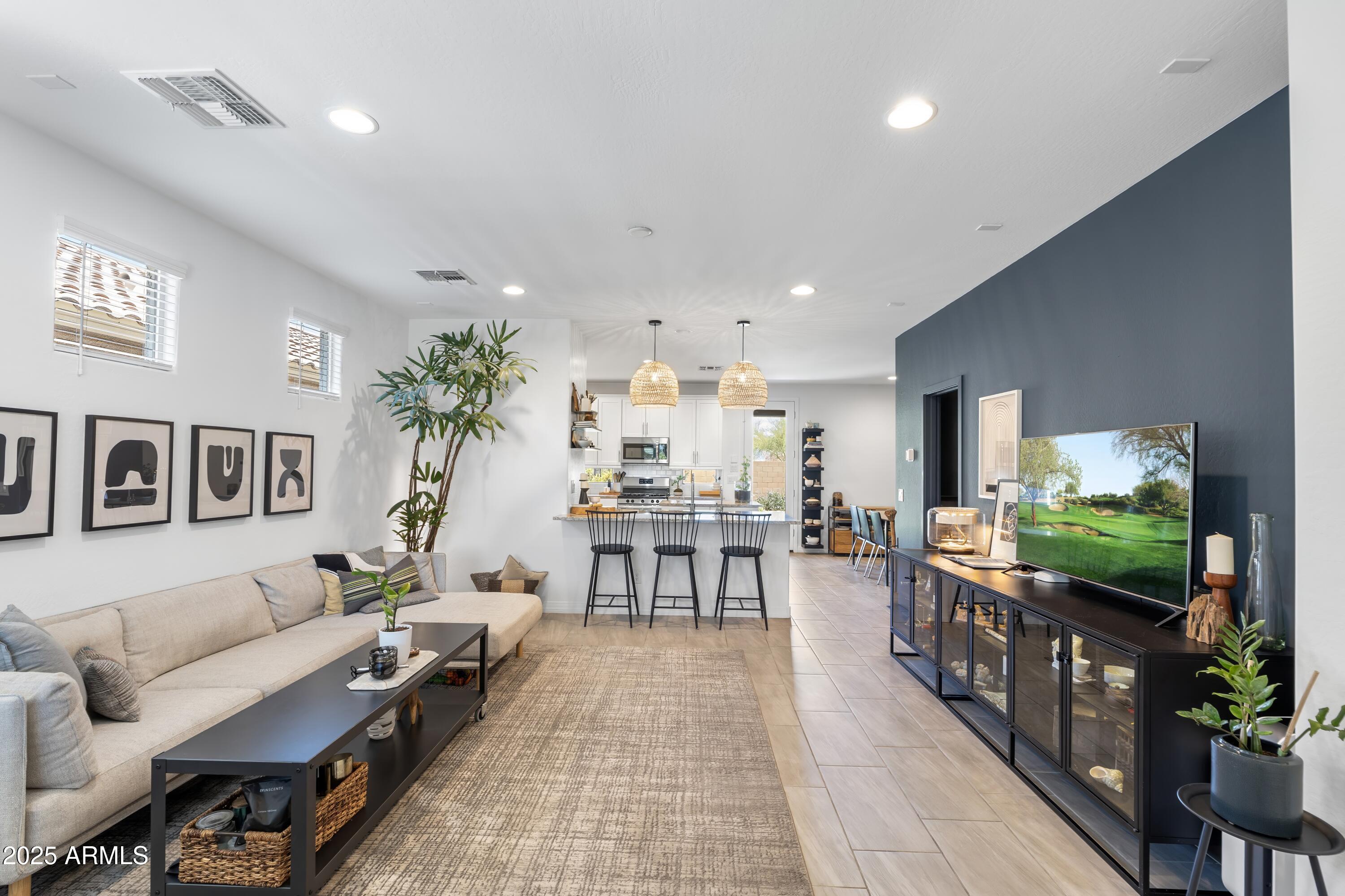 6338 W RAYMOND Street