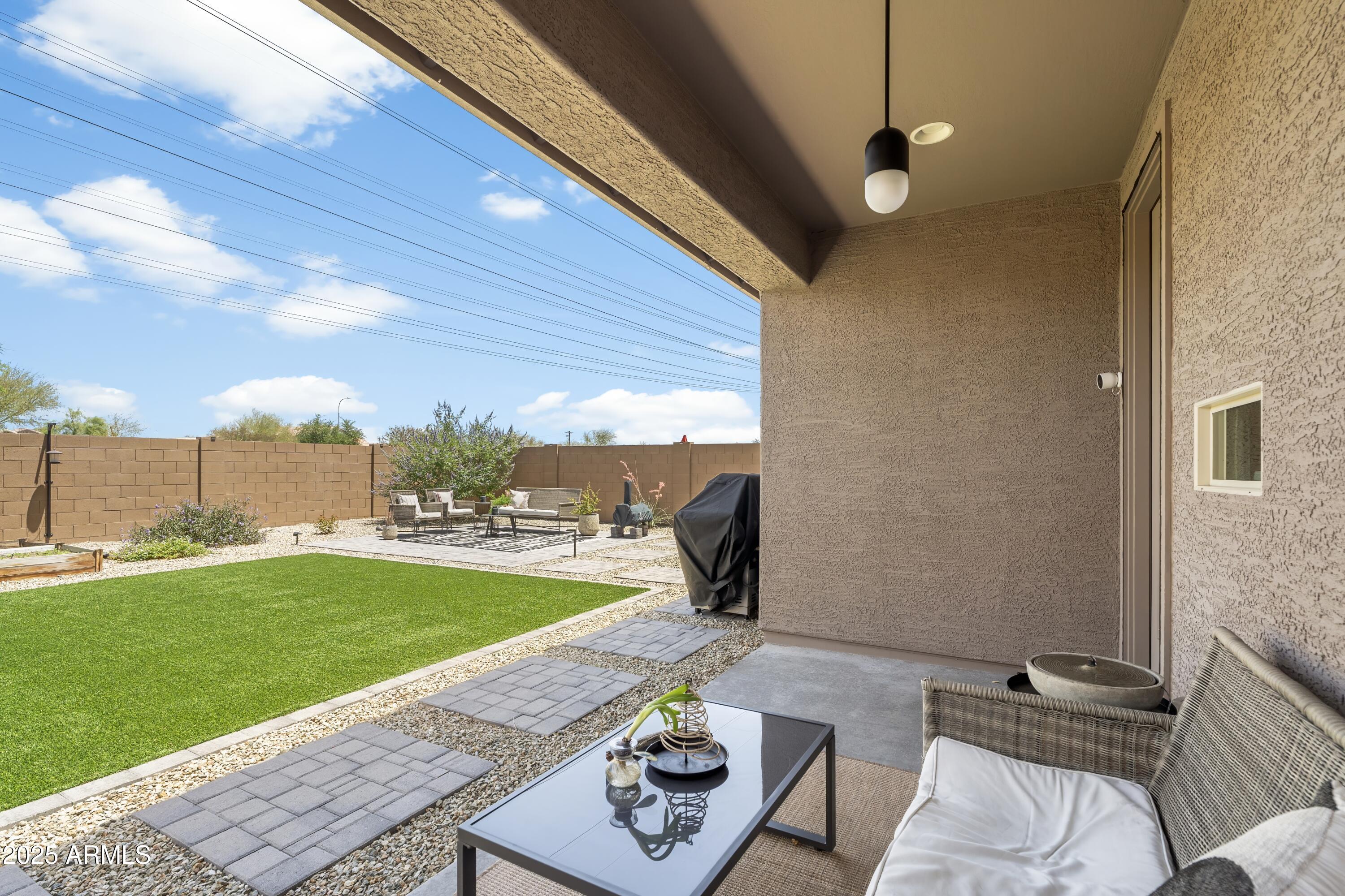 6338 W RAYMOND Street