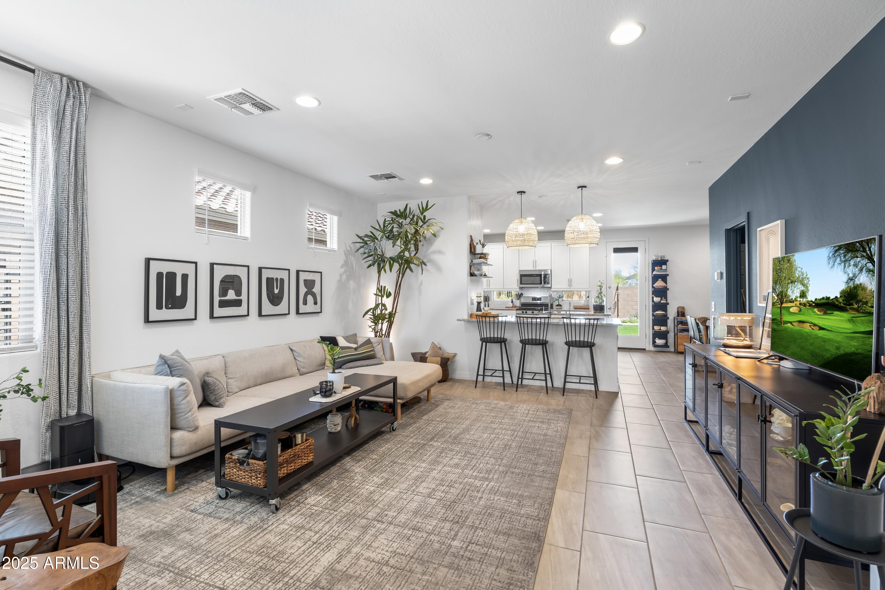 6338 W RAYMOND Street