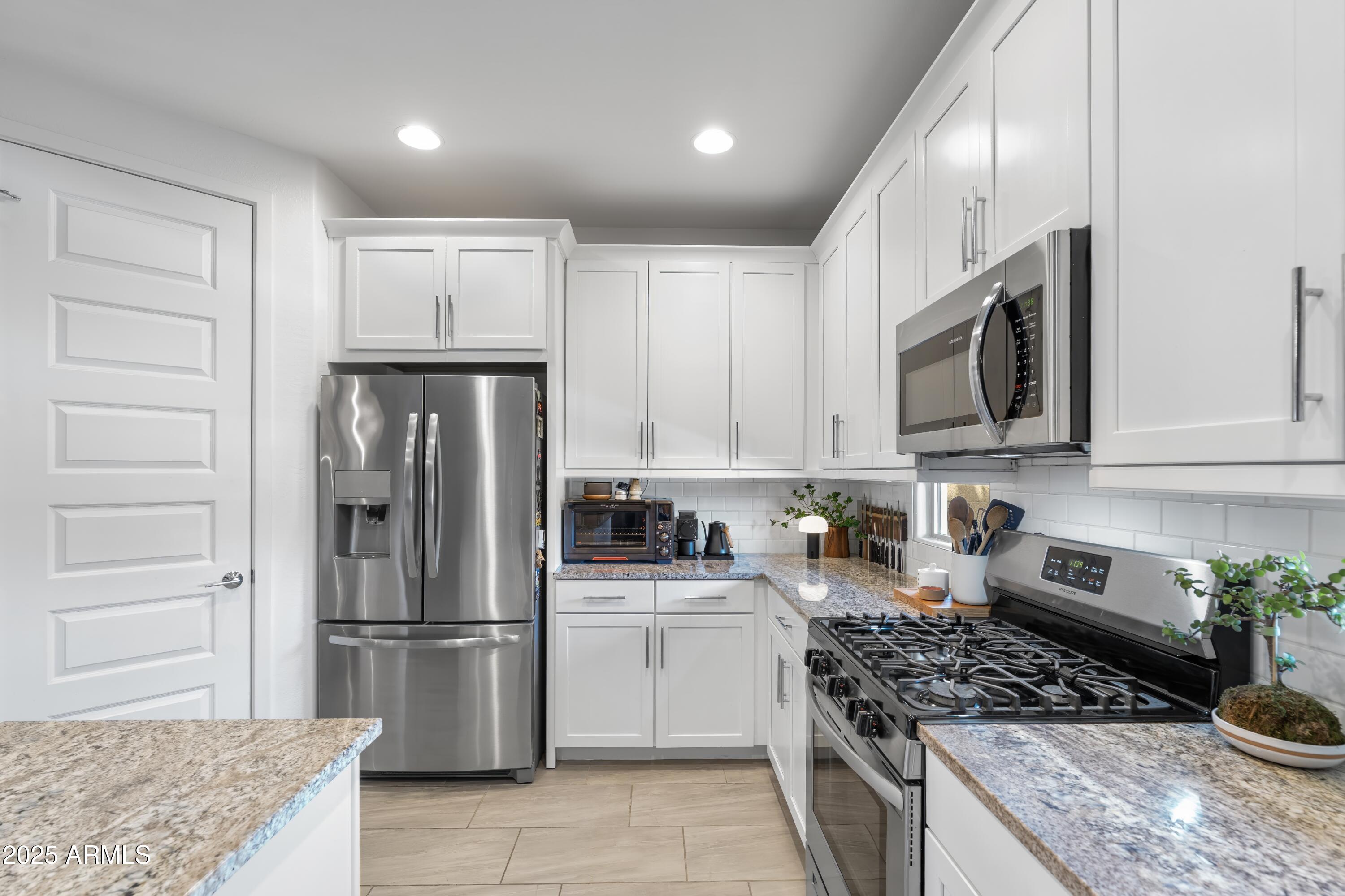 6338 W RAYMOND Street